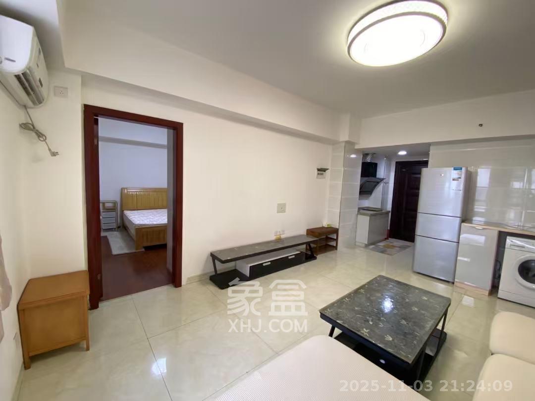 英郡年华 1室1厅1卫 1700.0元/月 英郡年华 1室1厅1卫 1700.0元/月室内图