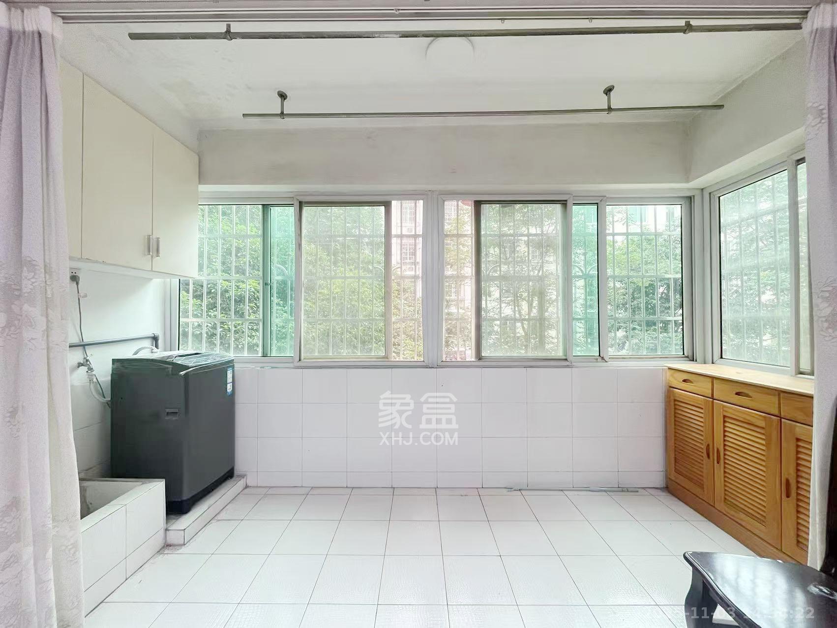 恩瑞麓山名园（龙王港小区）  3室2厅2卫    2400.0元/月室内图