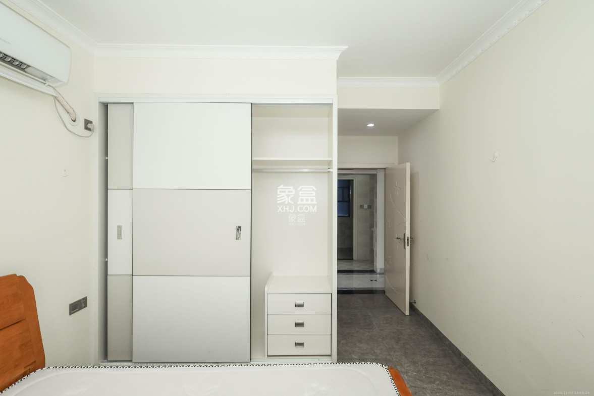 麓谷星辰 3室2厅1卫 88.0万 麓谷星辰 3室2厅1卫 88.0万卧室