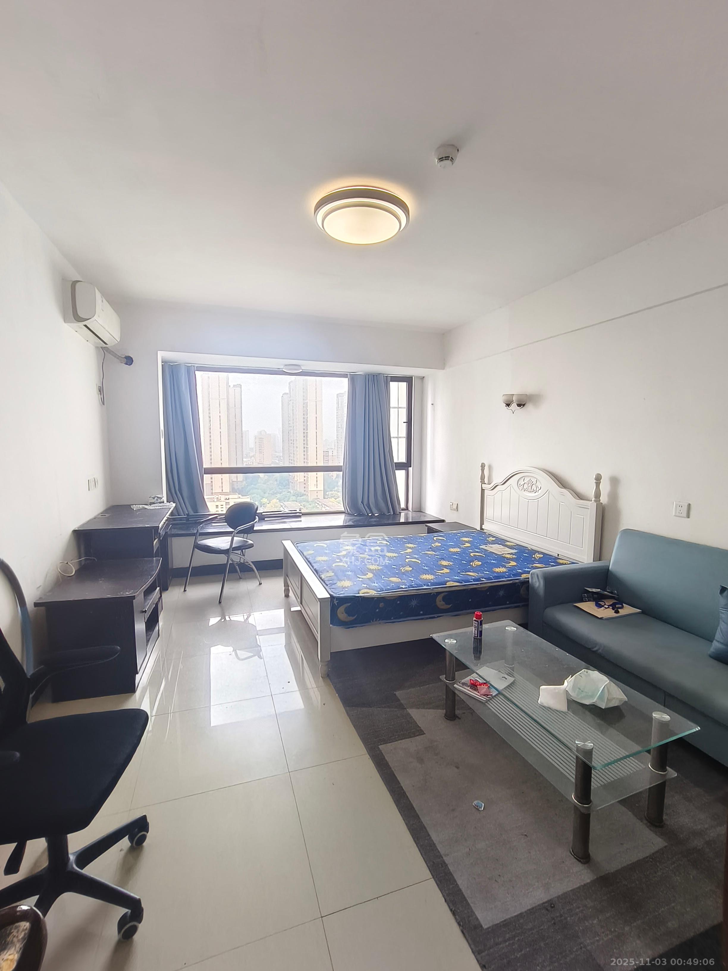 三万英尺  1室1厅1卫    1400.0元/月室内图