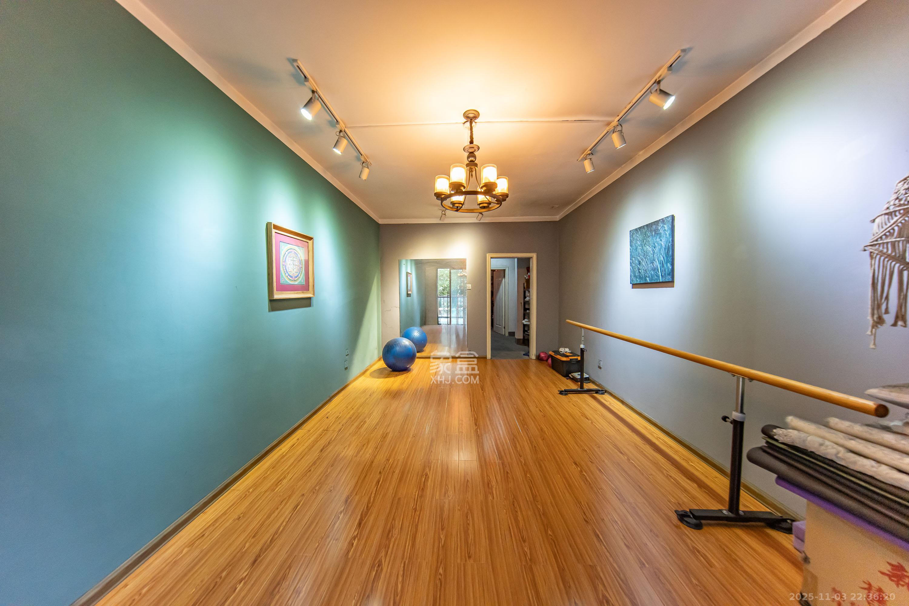 阳光100二期 4室2厅2卫 178.0万 阳光100二期 4室2厅2卫 178.0万卧室