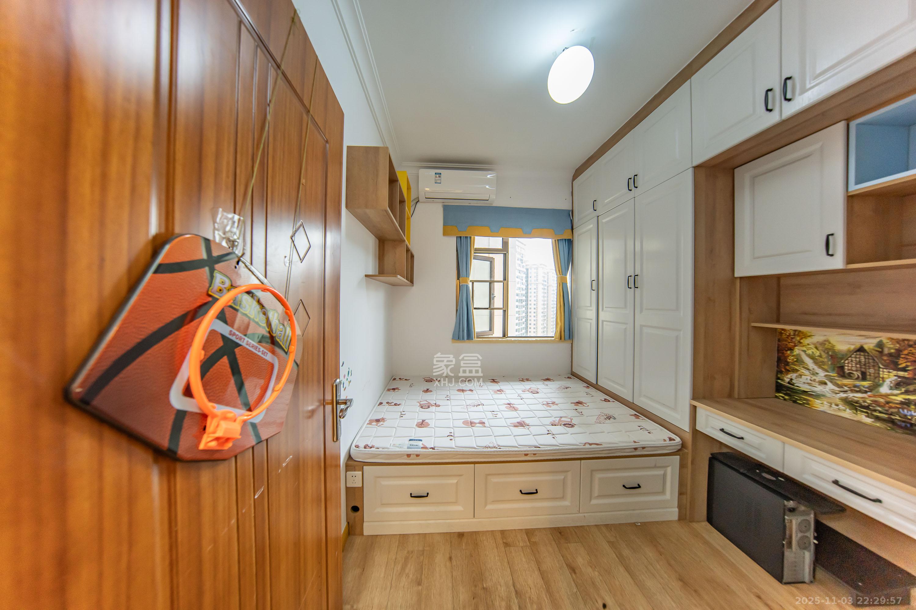 江山帝景哈佛  3室2厅1卫    99.5万卧室