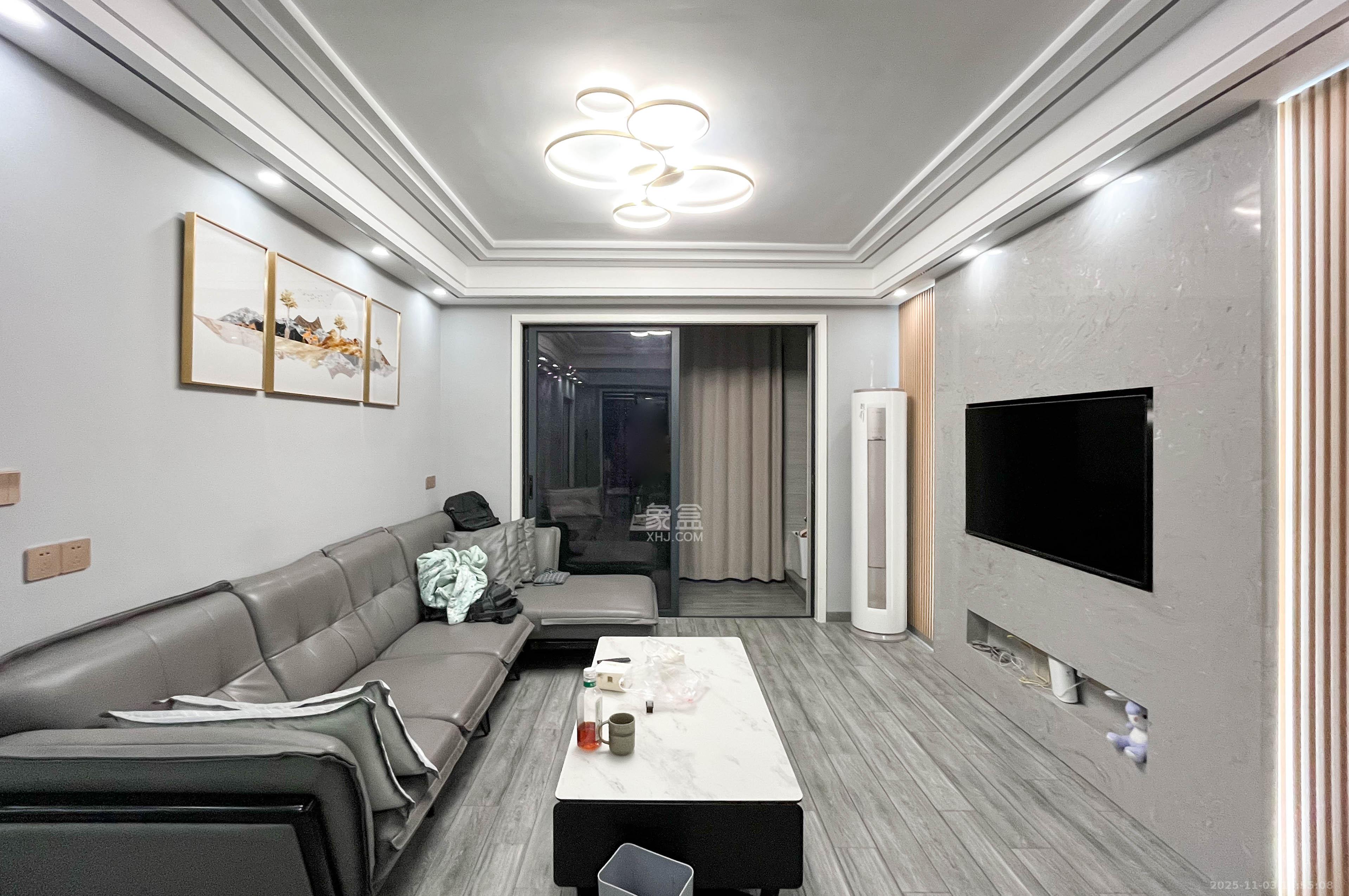 中建梅溪湖中心 4室2厅2卫 155.0万 中建梅溪湖中心 4室2厅2卫 155.0万客厅