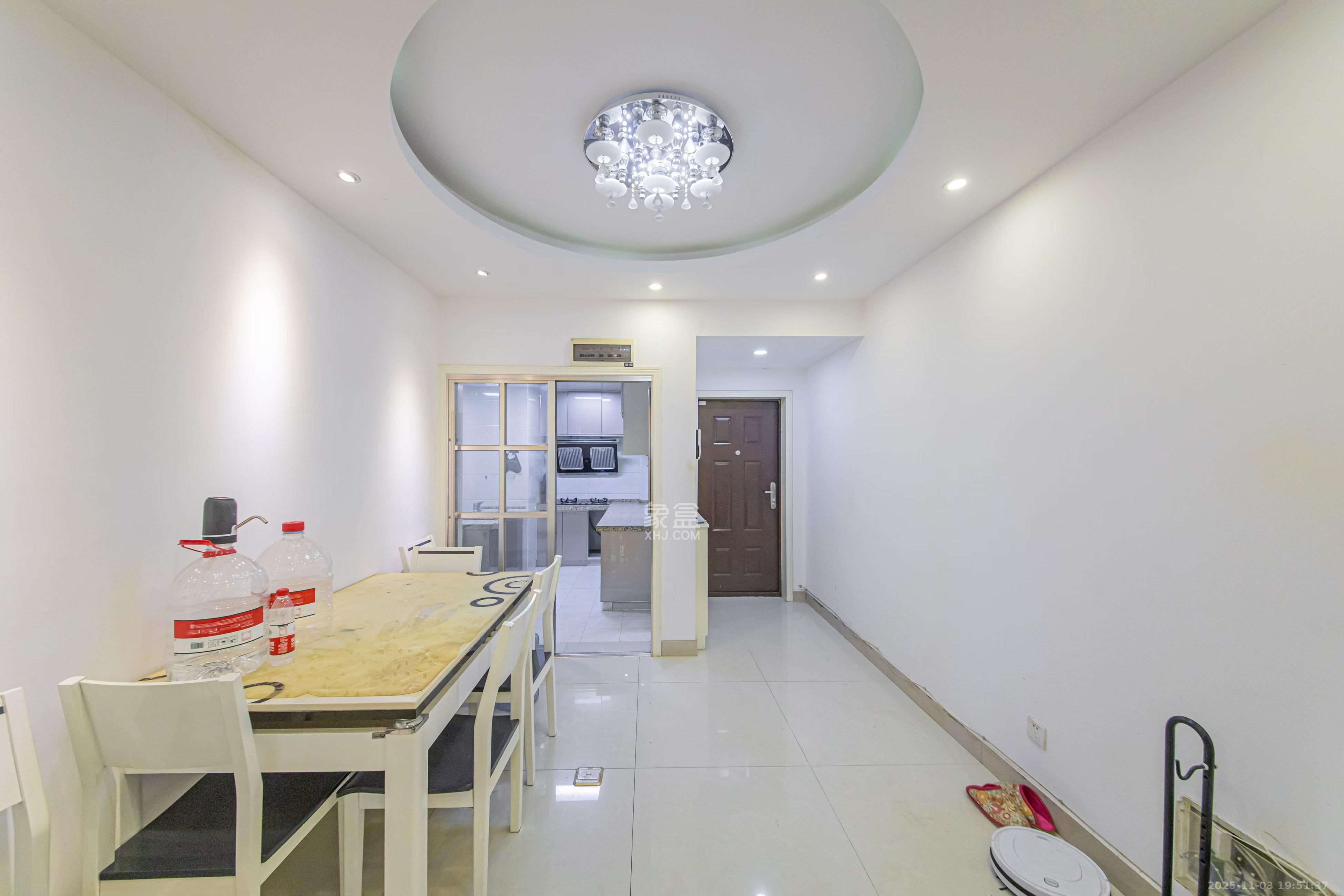 童话里  3室2厅1卫    2300.0元/月室内图