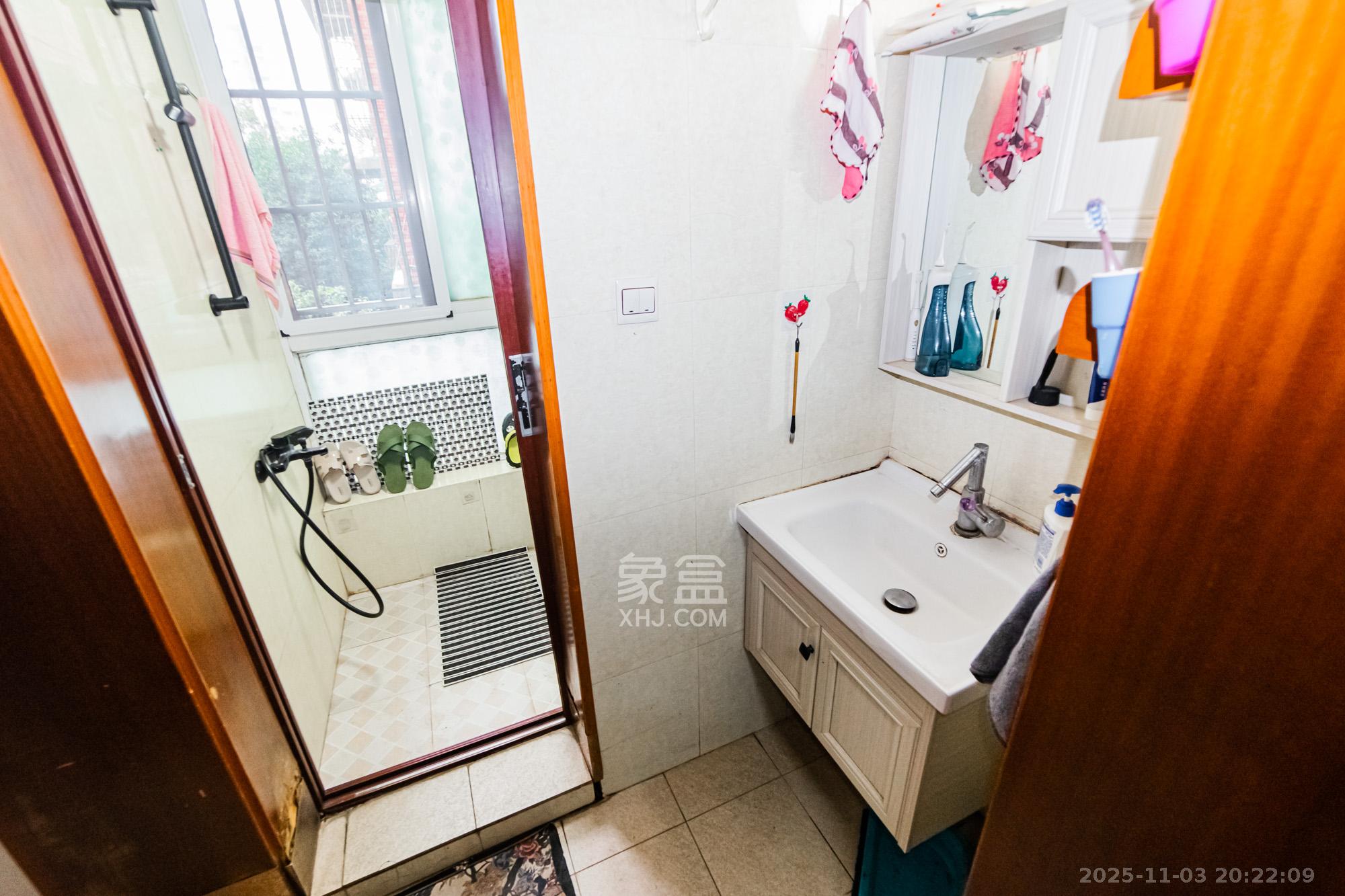 滨江美寓(滨江丽园) 3室2厅2卫 100.0万 滨江美寓(滨江丽园) 3室2厅2卫 100.0万卫生间