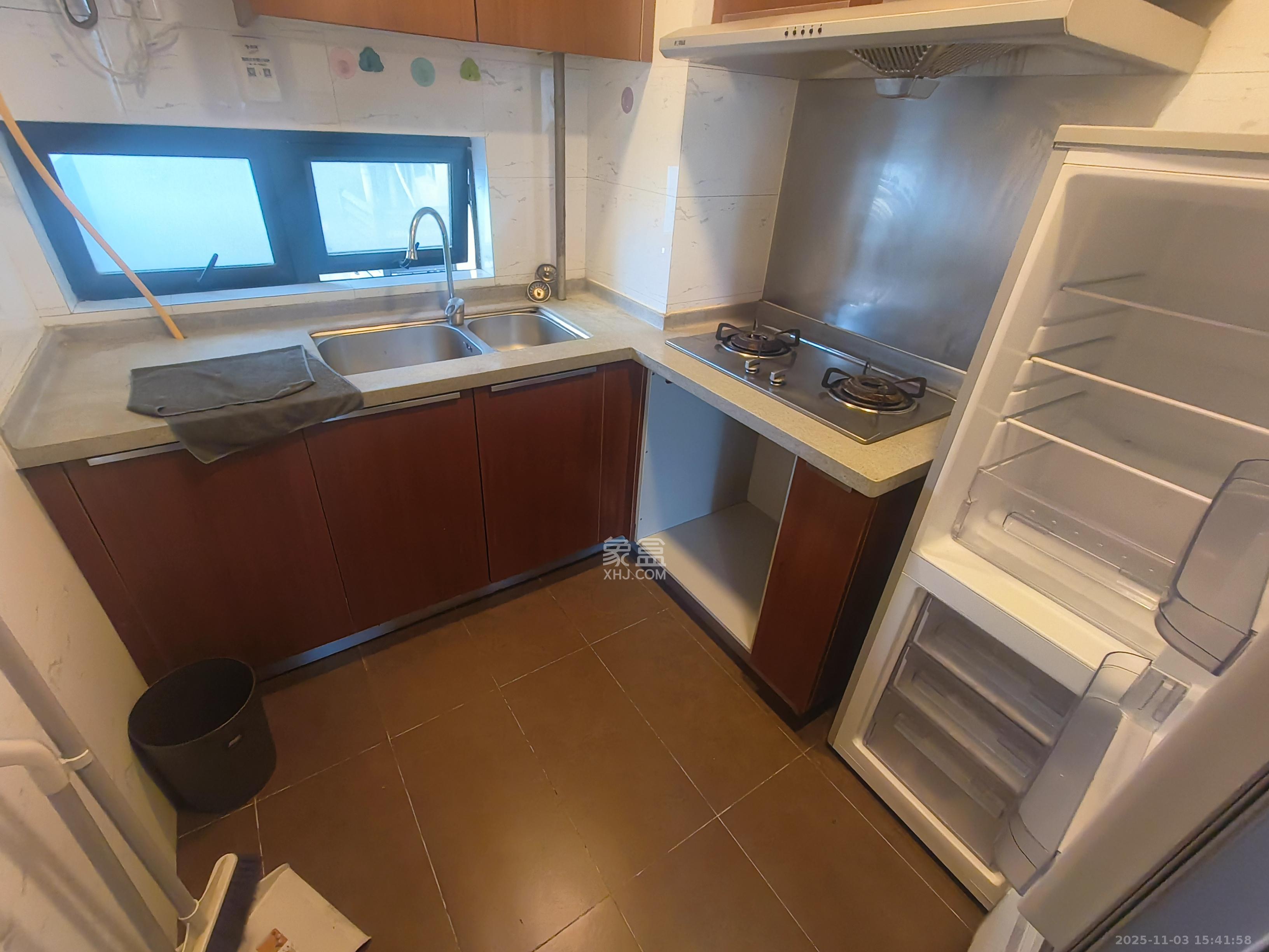 万科城 2室2厅1卫 2400.0元/月 万科城 2室2厅1卫 2400.0元/月室内图