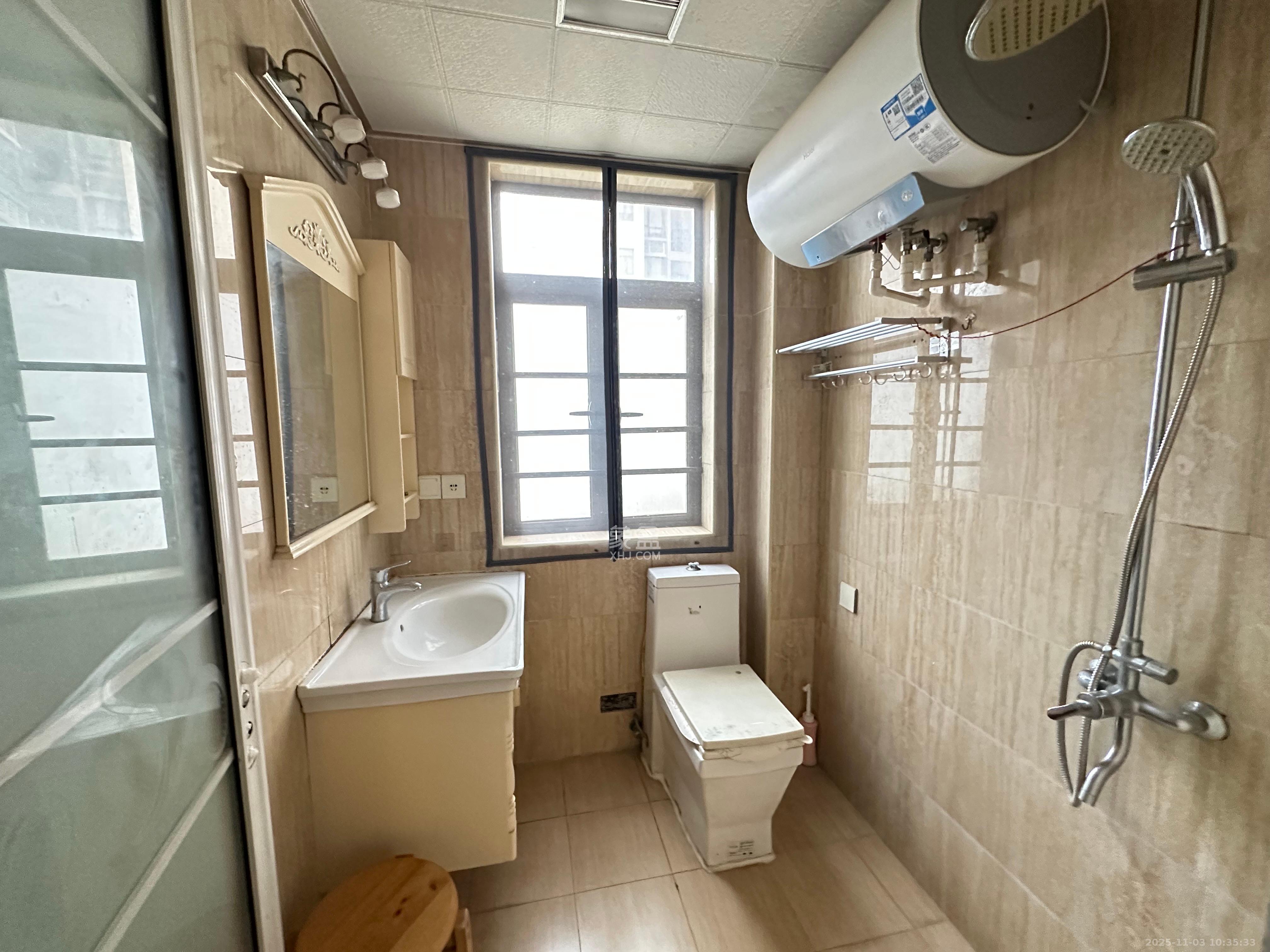 七里香榭  3室2厅1卫    2300.0元/月室内图