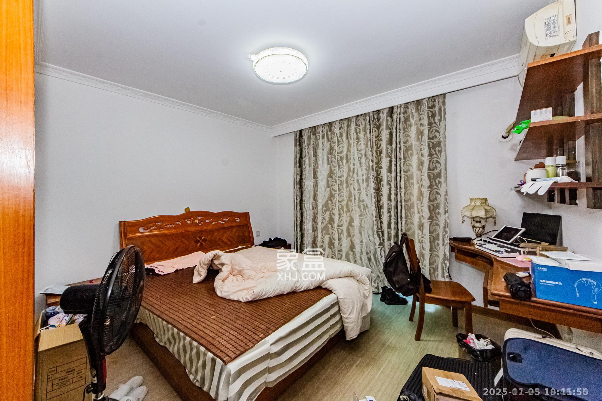 金帆江滨玫瑰园  4室2厅2卫    2300.0元/月室内图