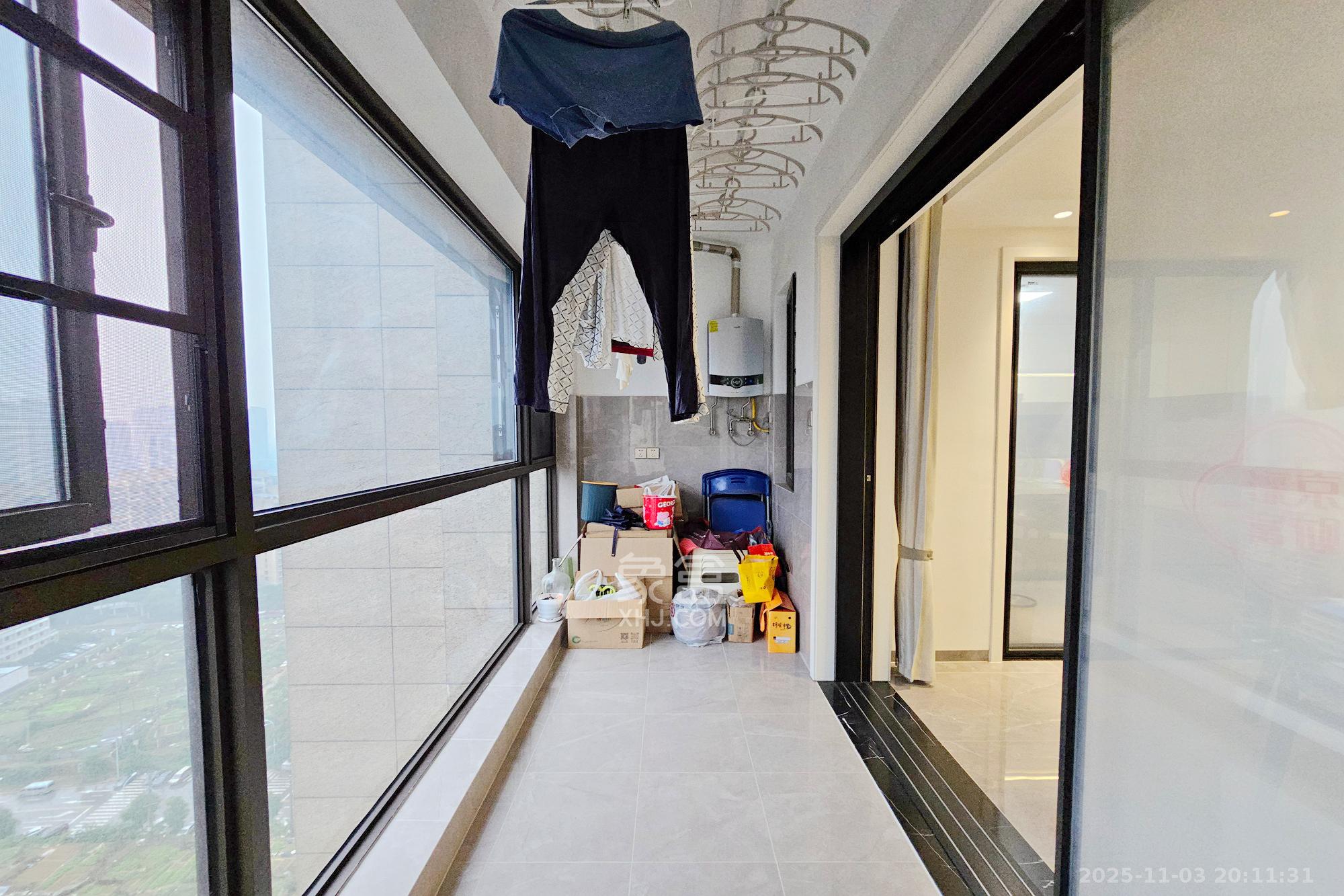 明昇壹城(明昇时代广场)二期 4室2厅3卫 350.0万 明昇壹城(明昇时代广场)二期 4室2厅3卫 350.0万阳台