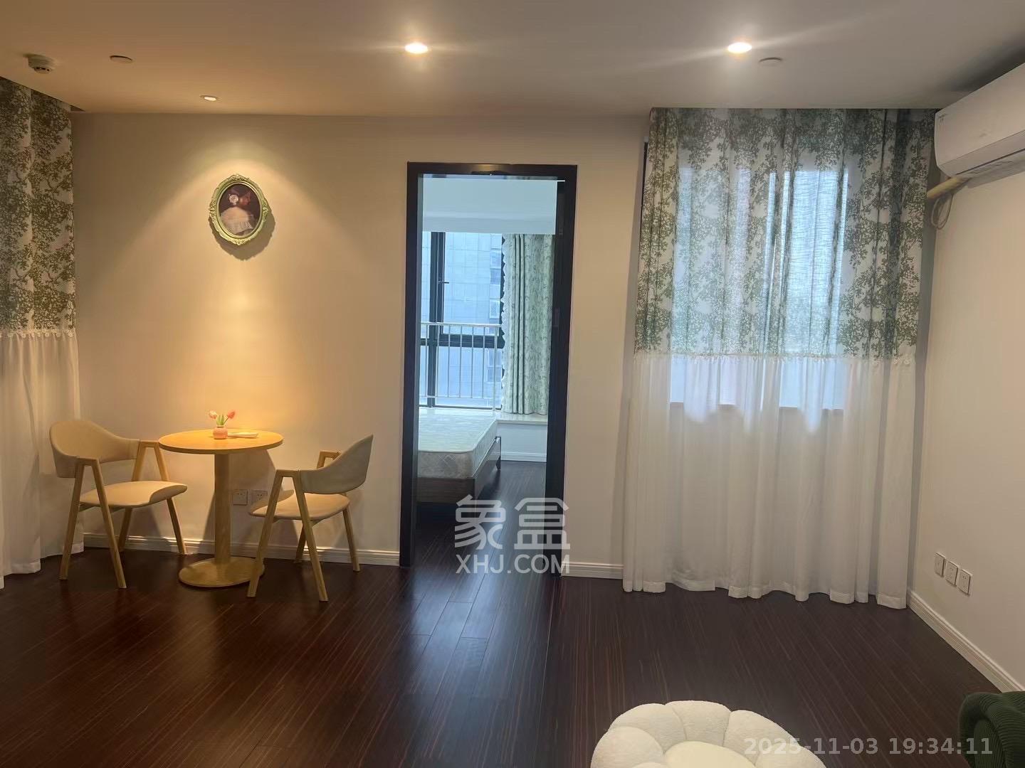 德思勤城市广场(宝格丽公寓) 1室1厅1卫 2300.0元/月 德思勤城市广场(宝格丽公寓) 1室1厅1卫 2300.0元/月室内图