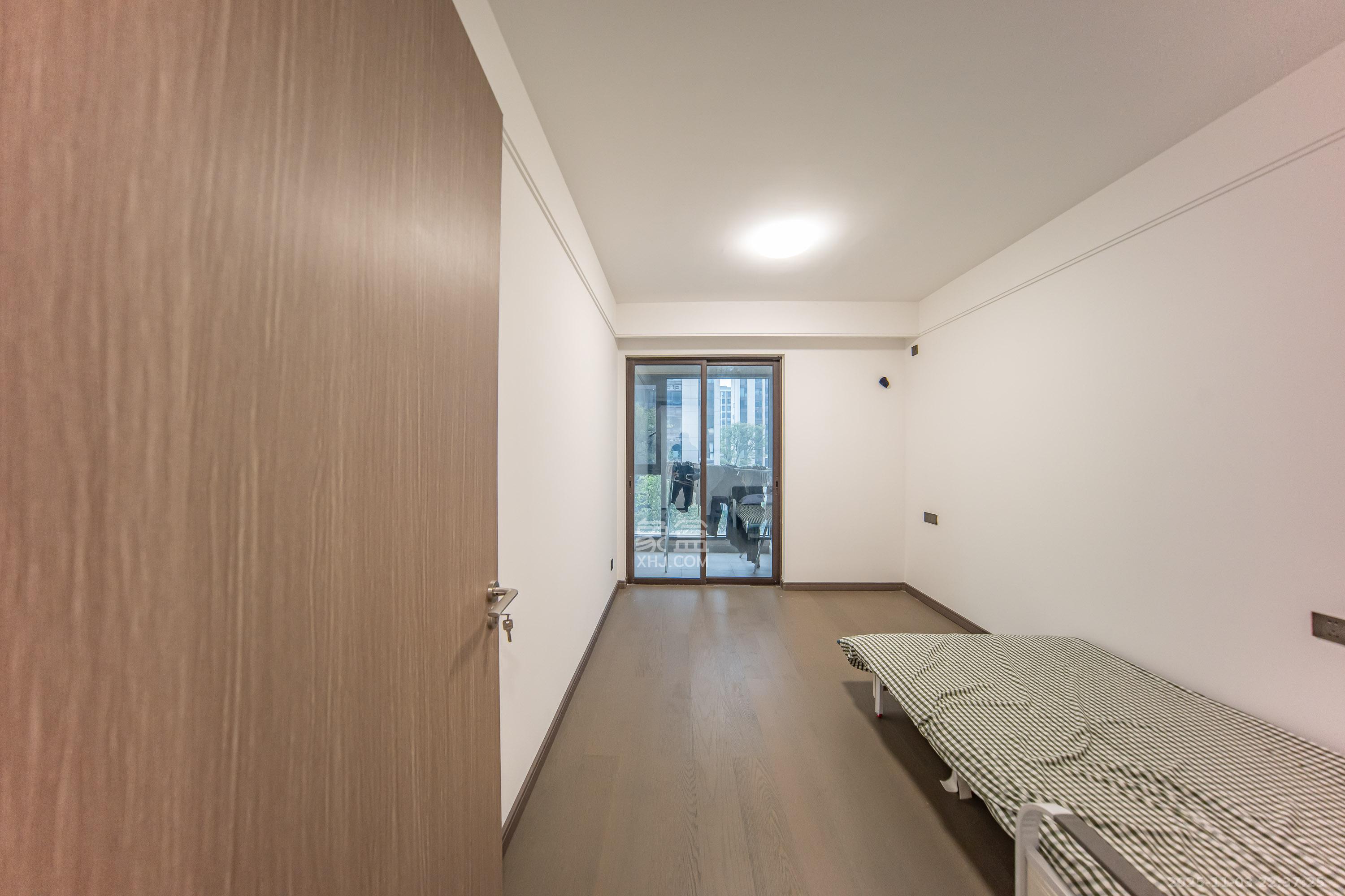 旭辉国宸府  4室2厅2卫    168.0万卧室