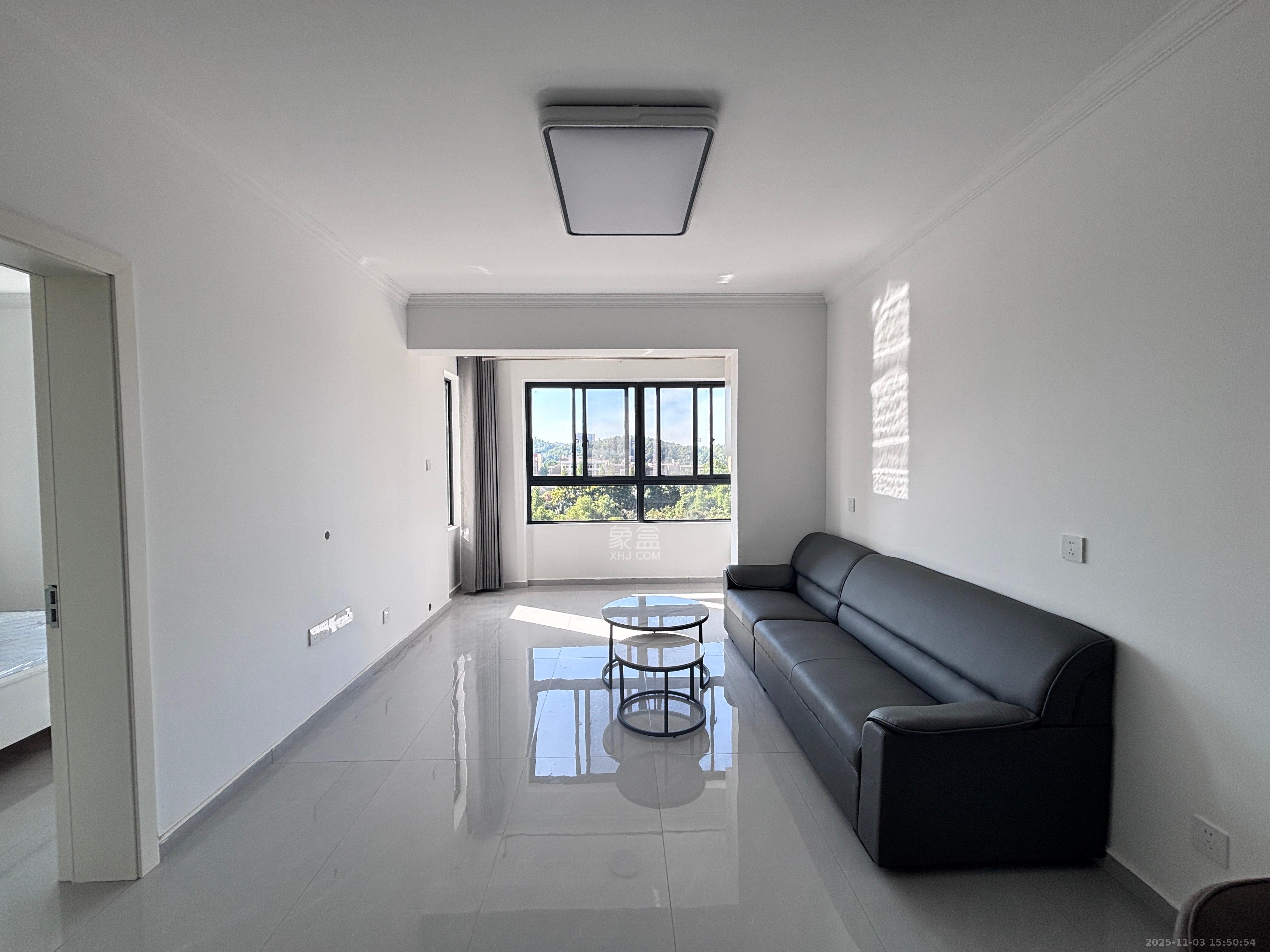 中粮鸿云  3室2厅1卫    1800.0元/月室内图1