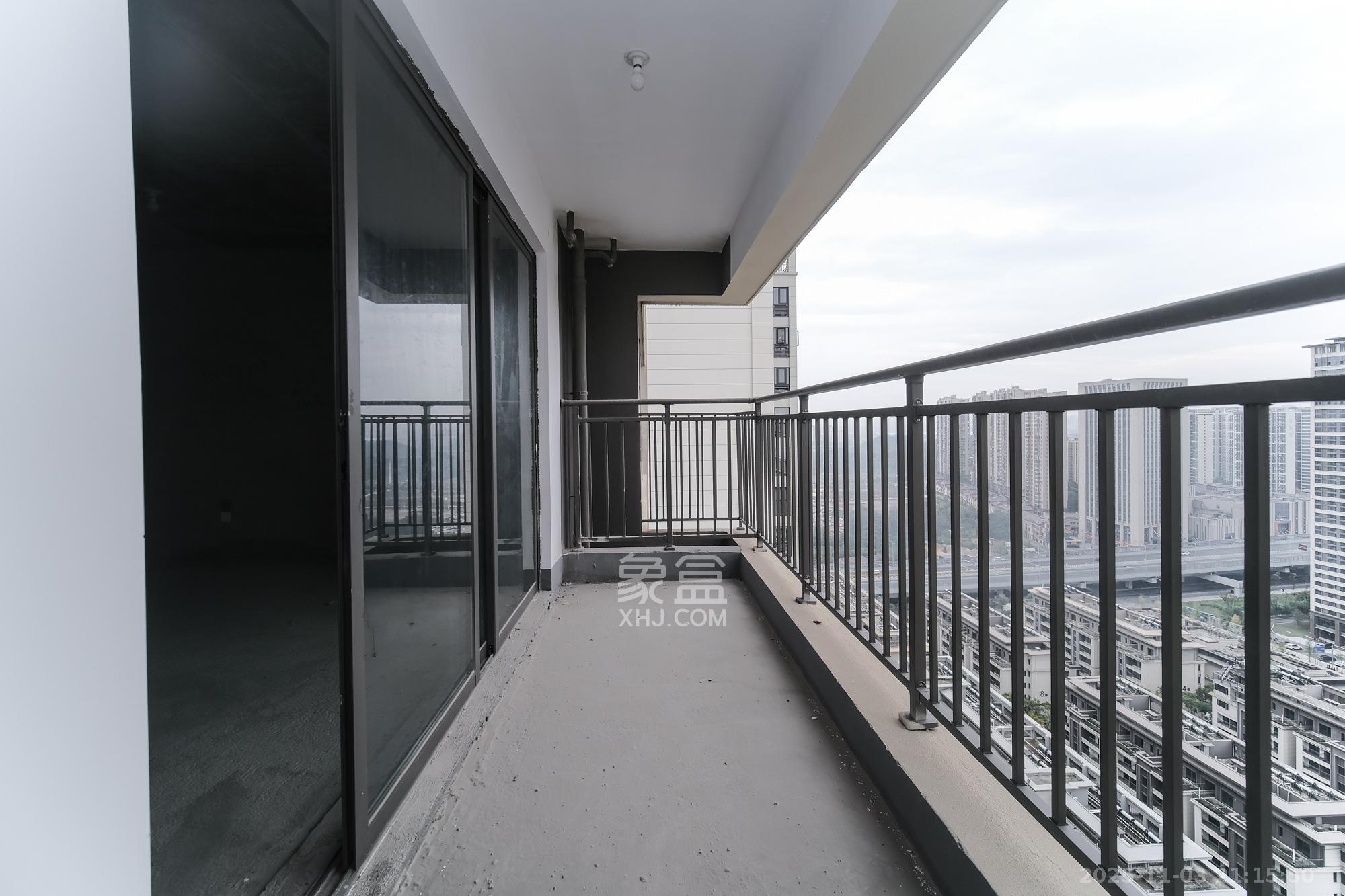 爱情公望府 4室2厅2卫 102.0万 爱情公望府 4室2厅2卫 102.0万阳台