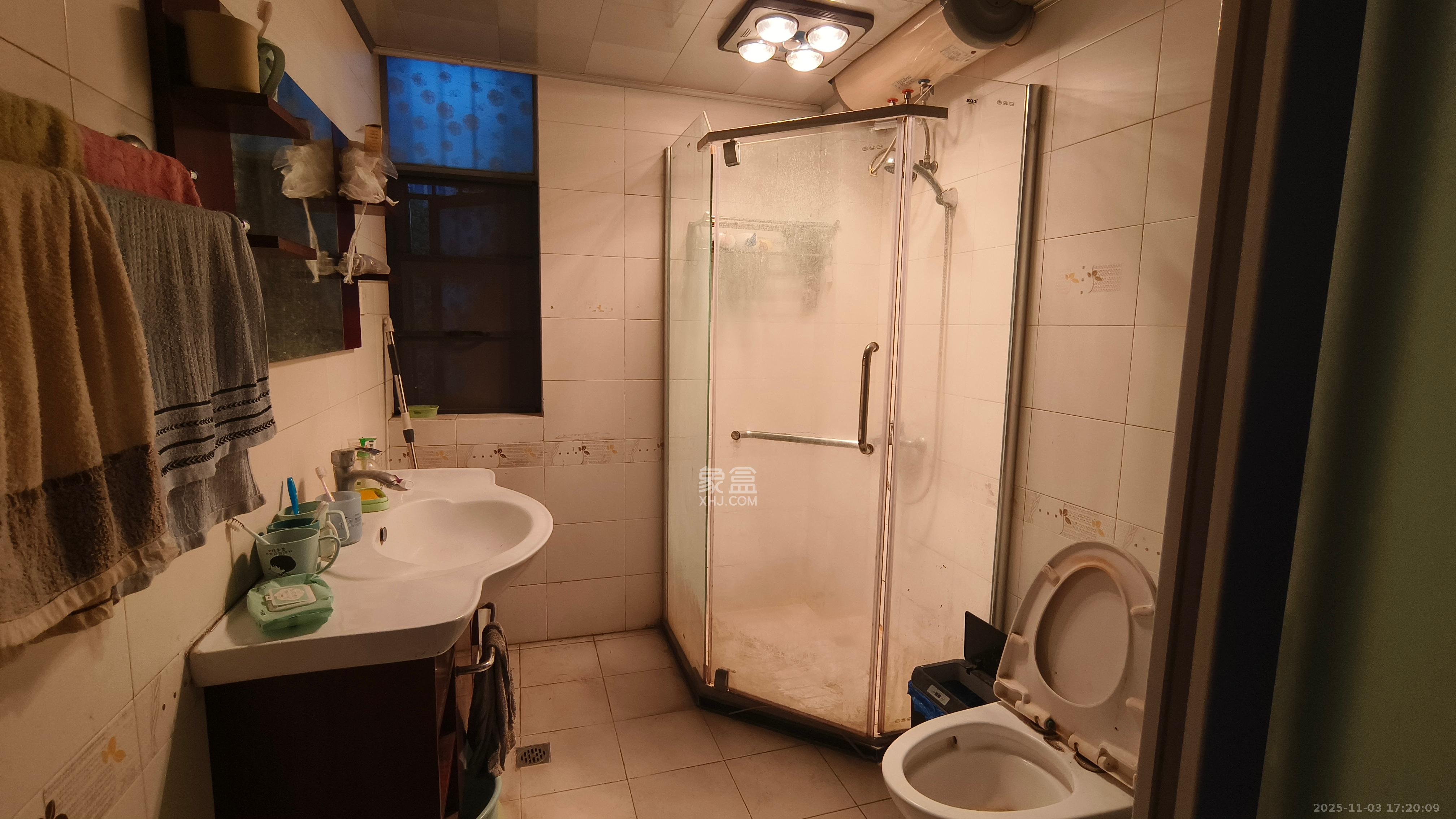 芙蓉苑  4室2厅2卫    2800.0元/月室内图