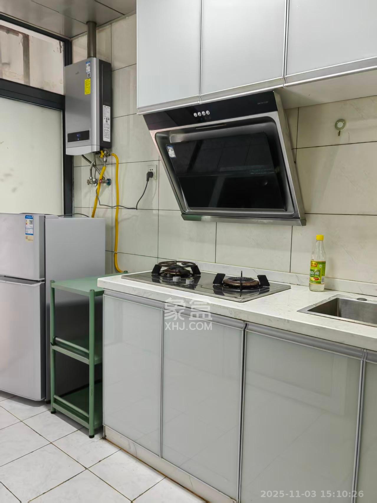 湘域中央  1室1厅1卫    1800.0元/月室内图