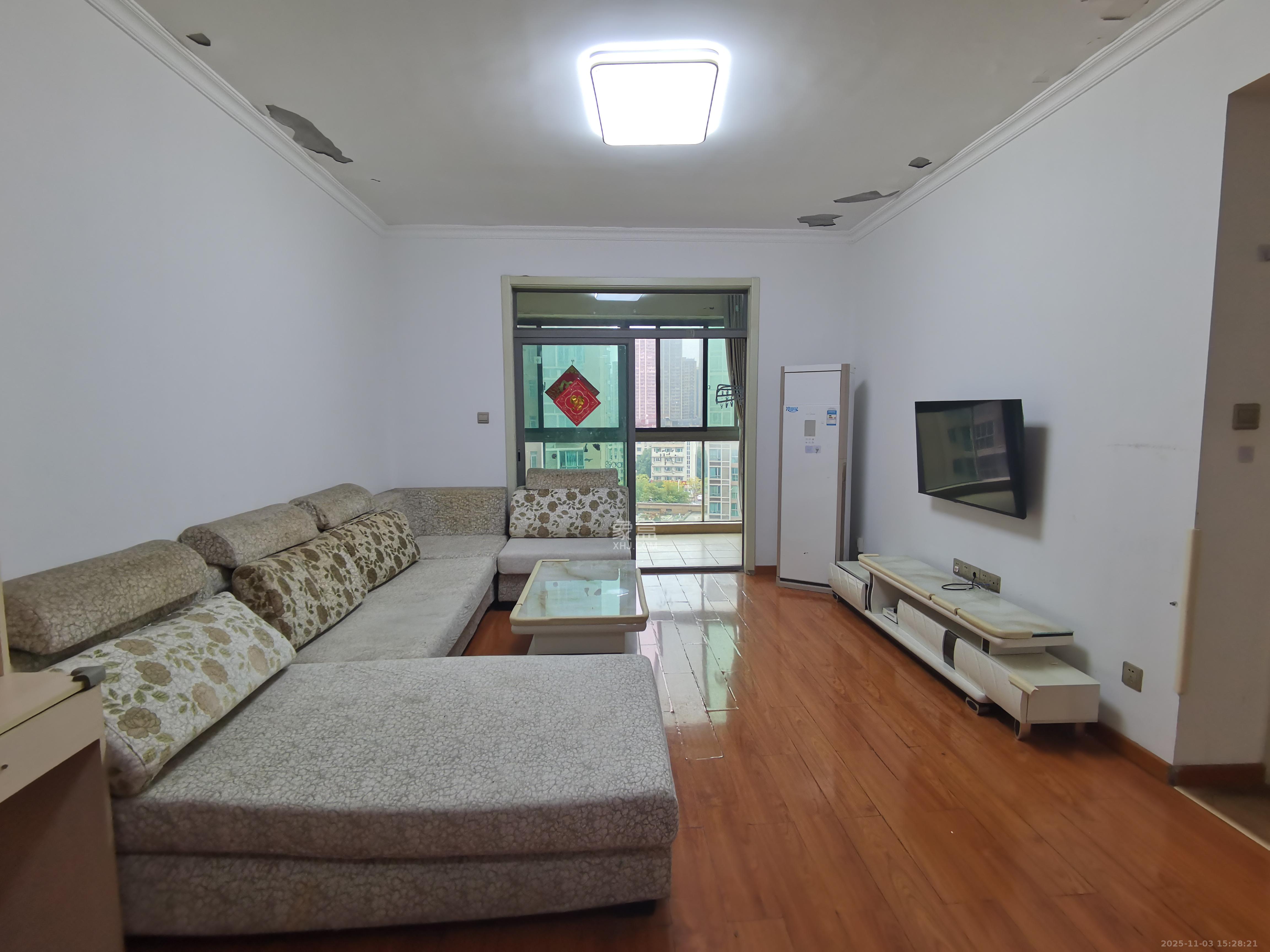 新城新世界一二三期  2室2厅1卫    2200.0元/月室内图