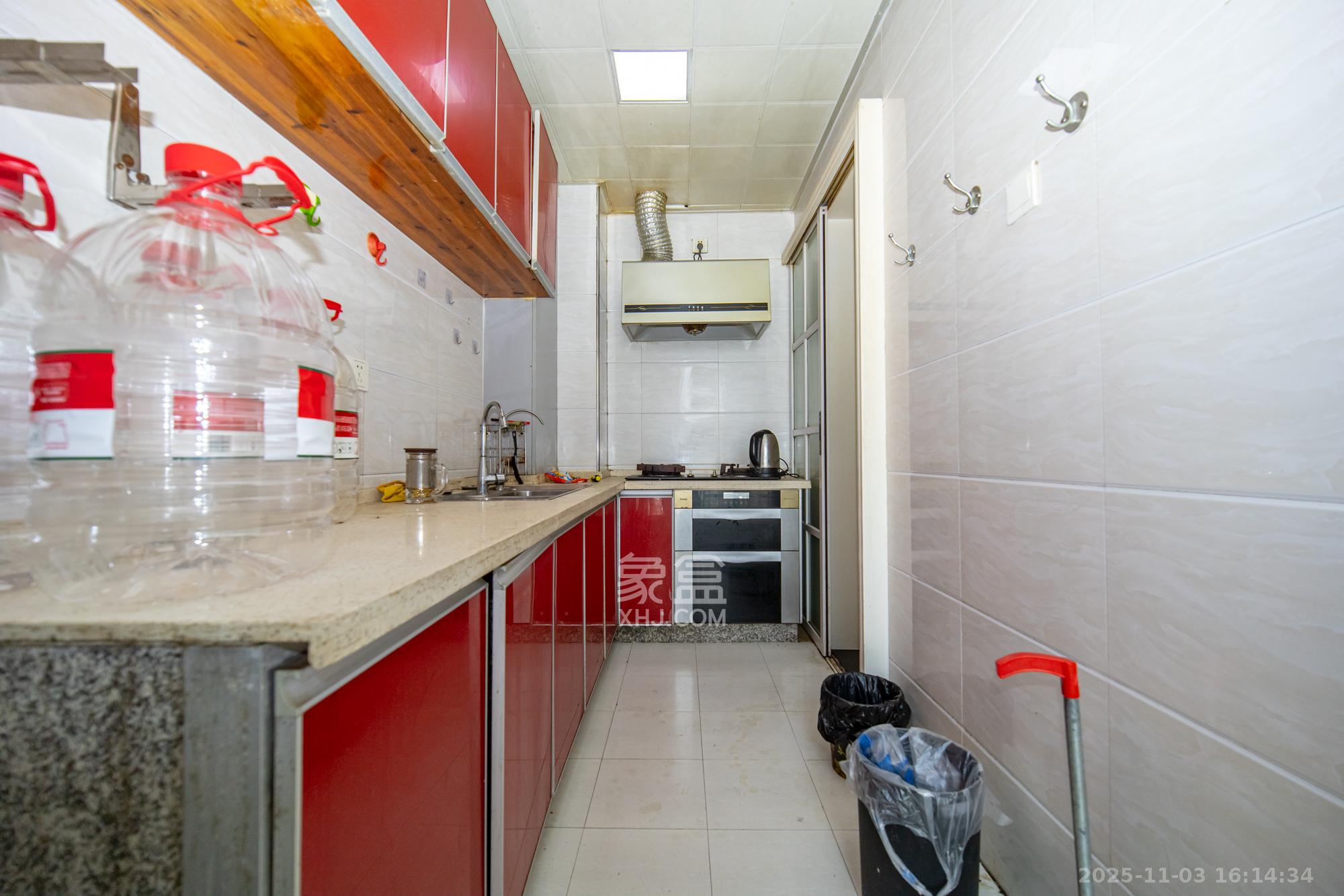 蝴蝶谷 1室2厅1卫 1600.0元/月 蝴蝶谷 1室2厅1卫 1600.0元/月室内图