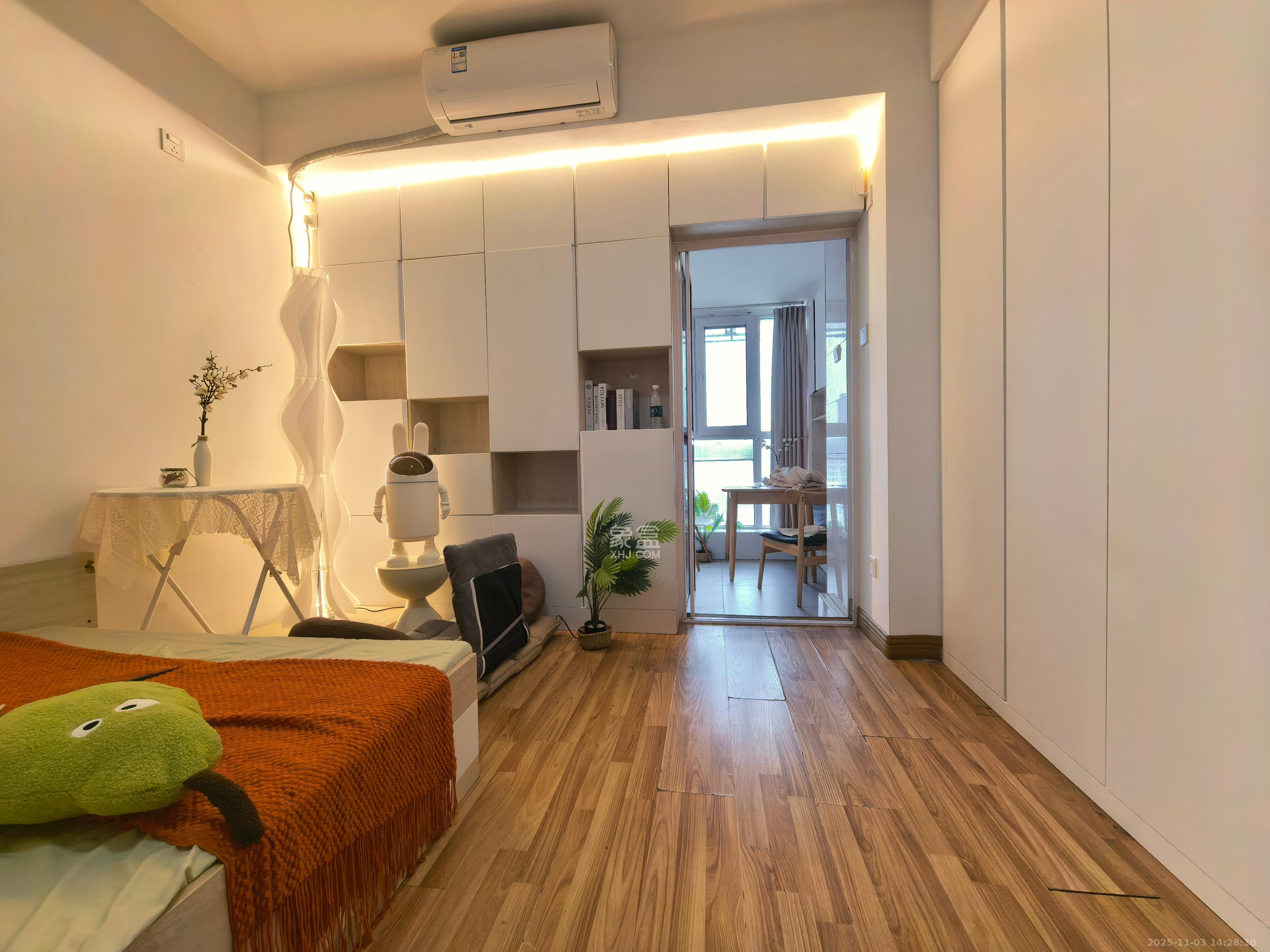 东一国际  1室1厅1卫    1800.0元/月