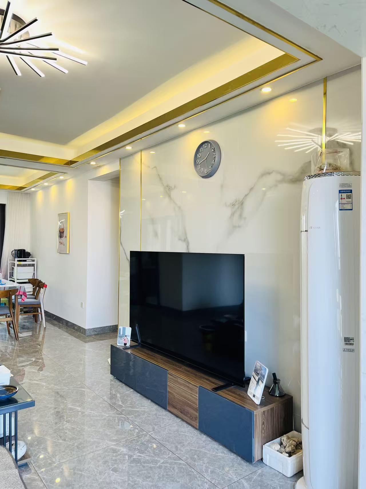 恩祥新城 4室2厅2卫 206.0万 恩祥新城 4室2厅2卫 206.0万客厅