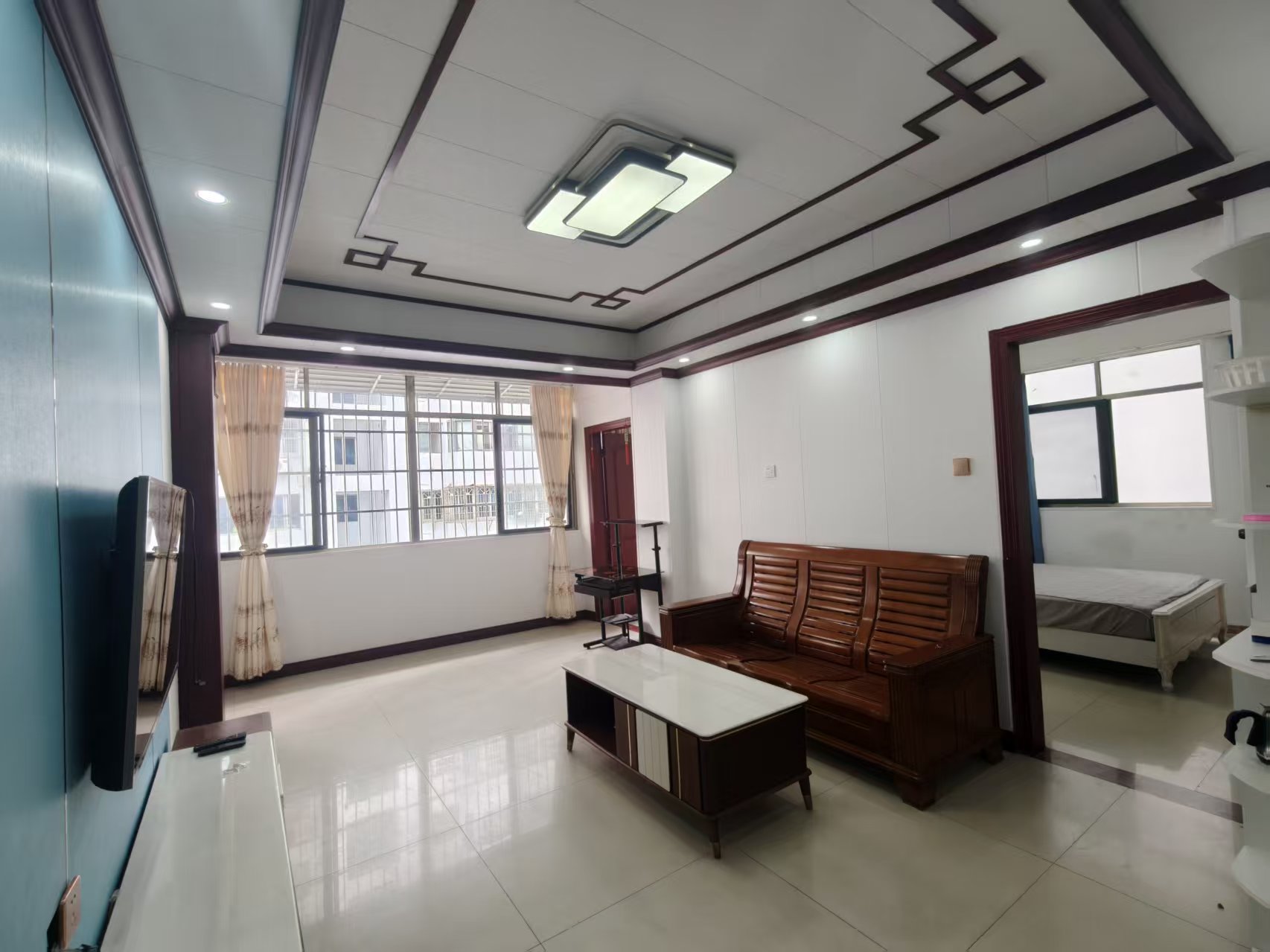 椰城大厦  3室2厅1卫    2400.0元/月室内图