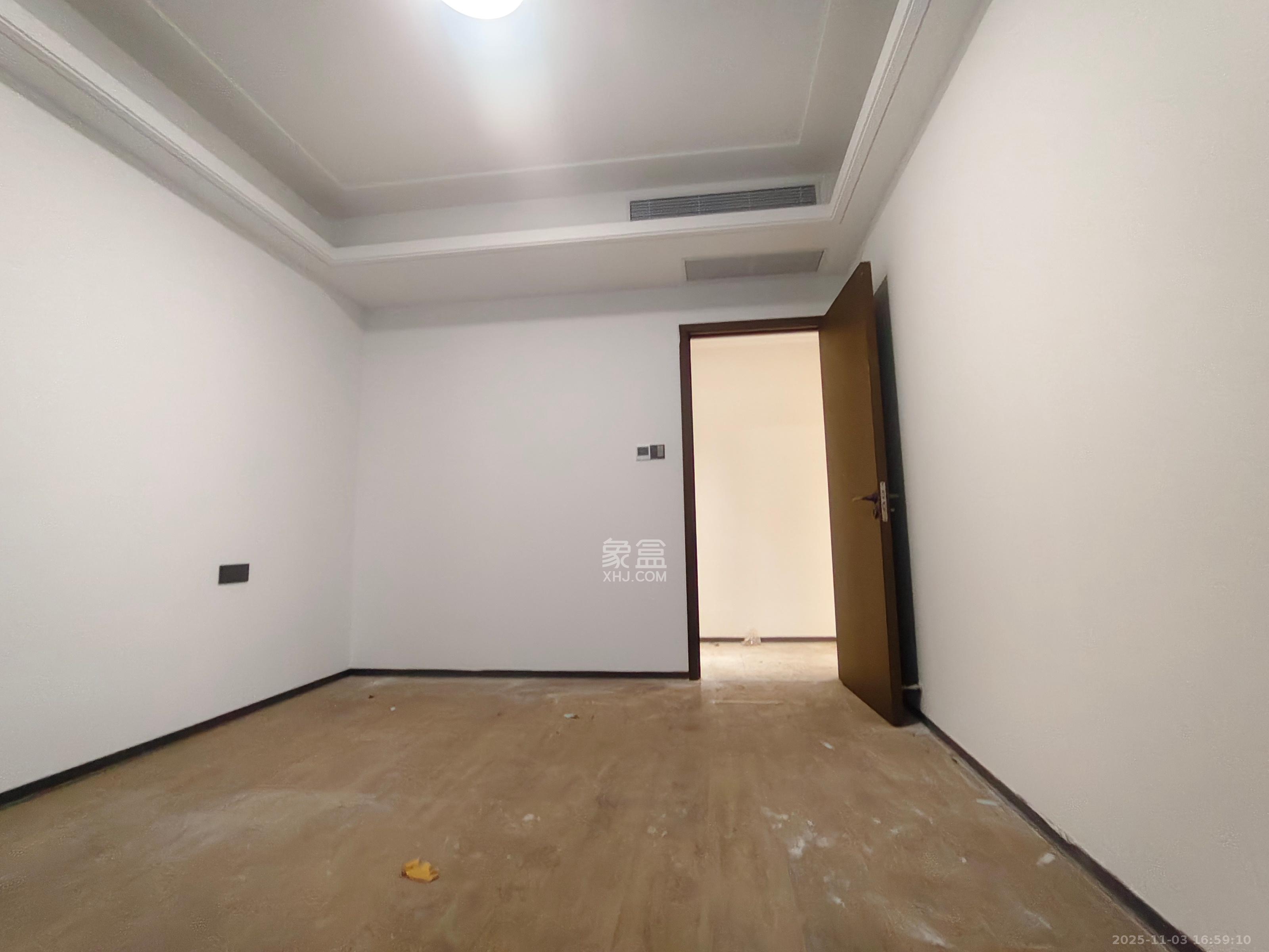 荣盛锦绣学府  4室2厅2卫    2000.0元/月室内图