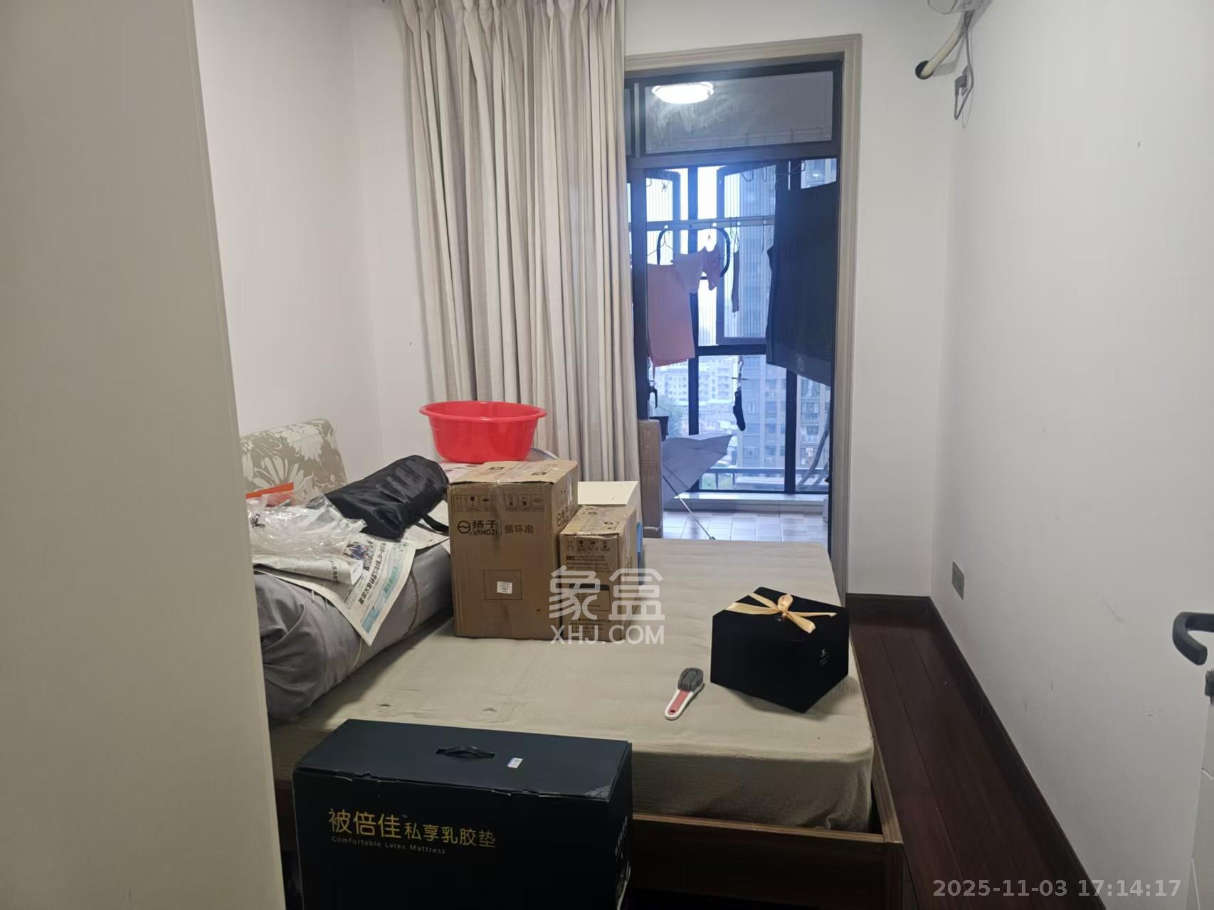 中央美郡  4室2厅2卫    3000.0元/月室内图