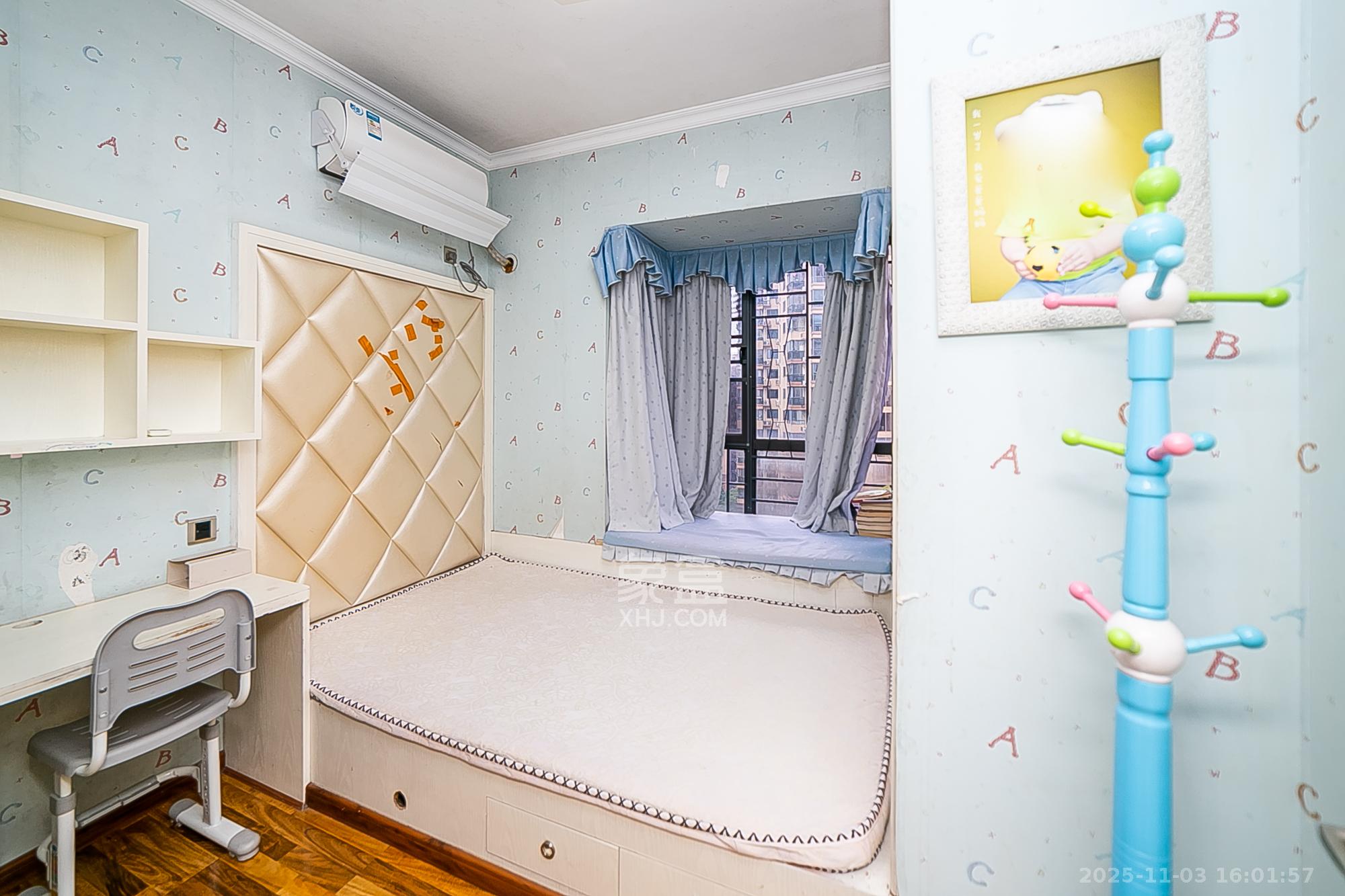 兴威帕克水岸  3室2厅2卫    99.0万卧室