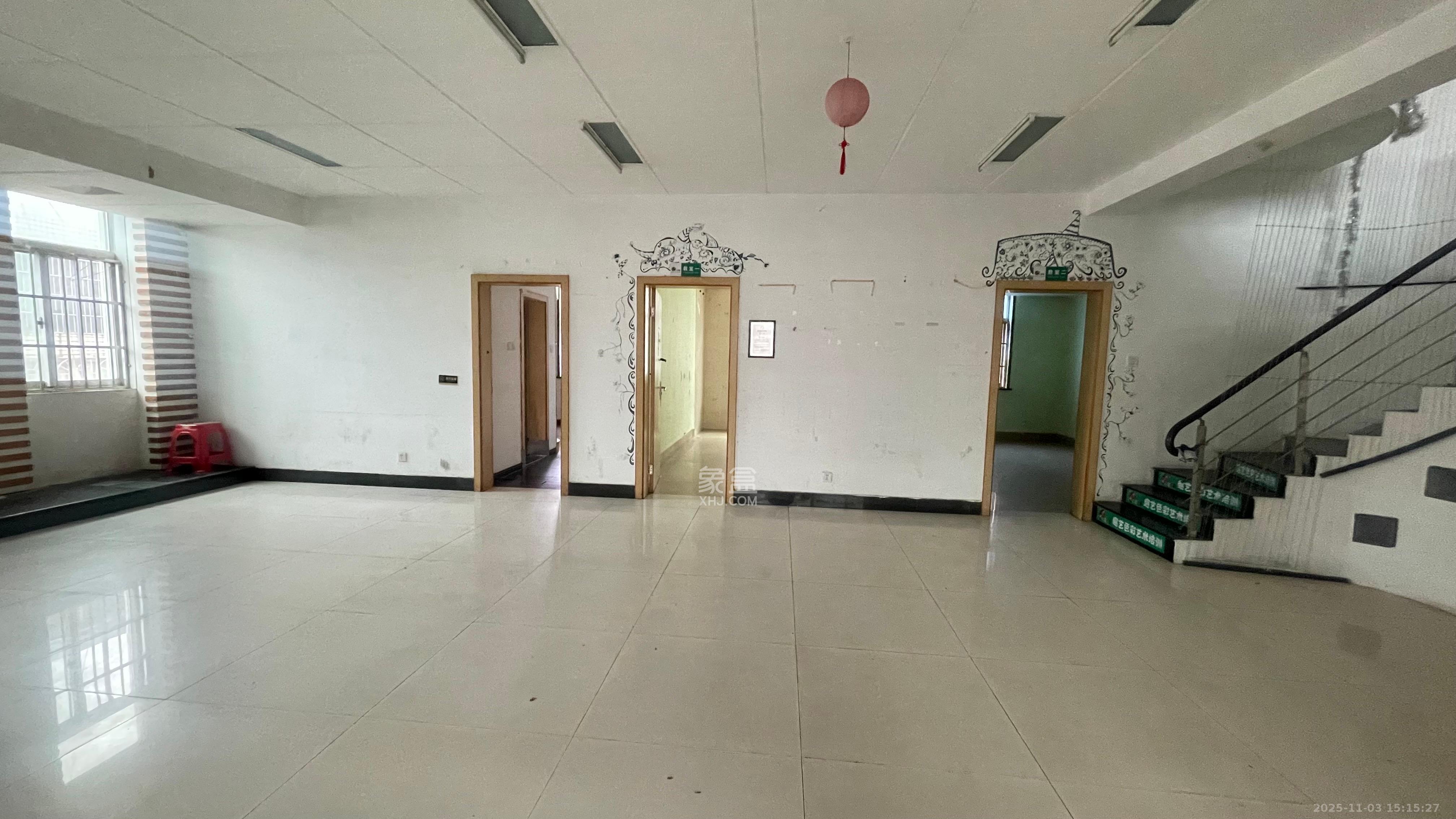 红星糖酒城  5室2厅1卫    3300.0元/月室内图