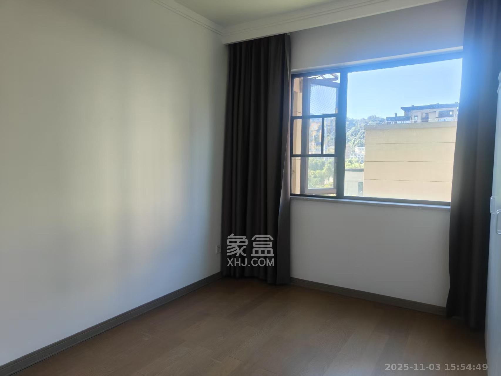 春晖花园  4室2厅2卫    2100.0元/月室内图