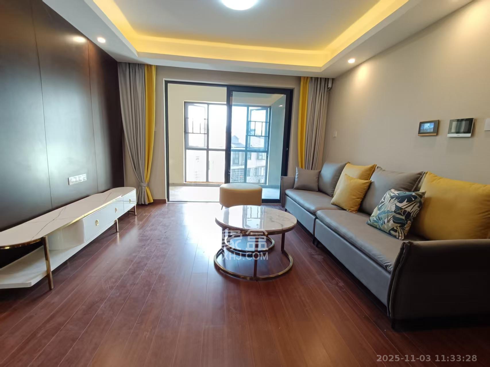 荣泰广场  3室2厅2卫    2800.0元/月