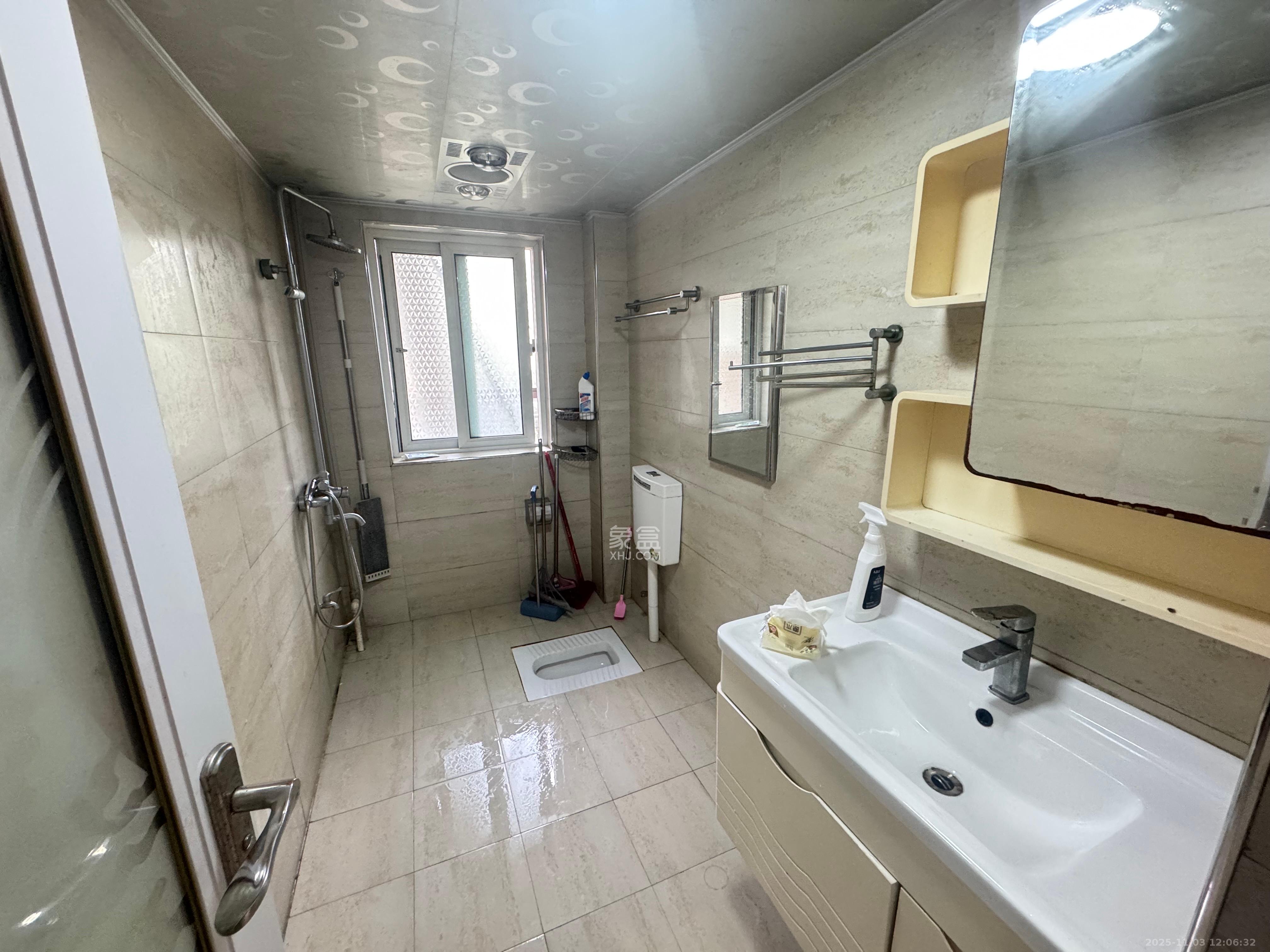 山水湾  3室2厅2卫    1800.0元/月室内图