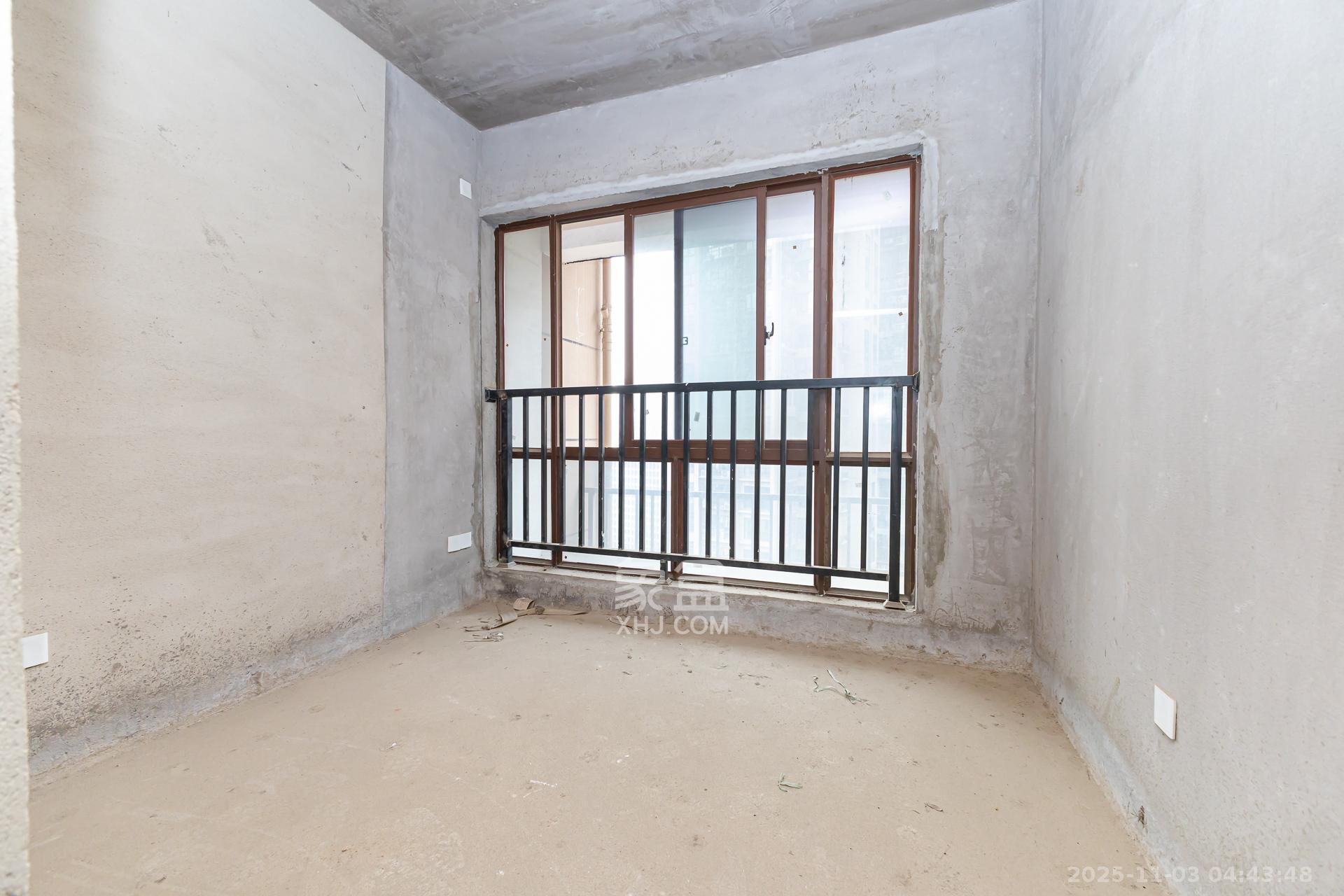 星月绿洲  4室2厅2卫    80.0万卧室