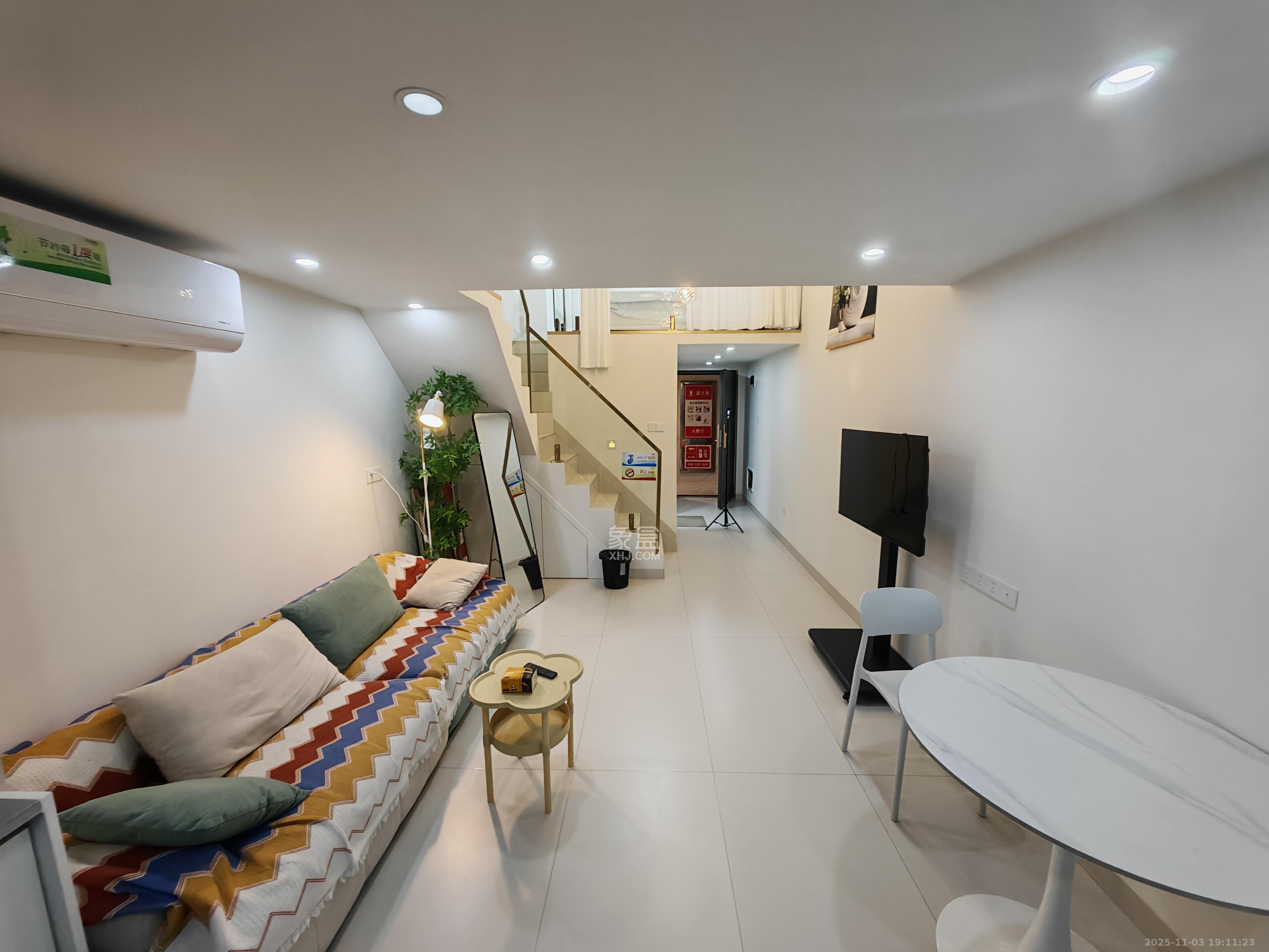 复地滨江金融中心  2室1厅1卫    2500.0元/月室内图