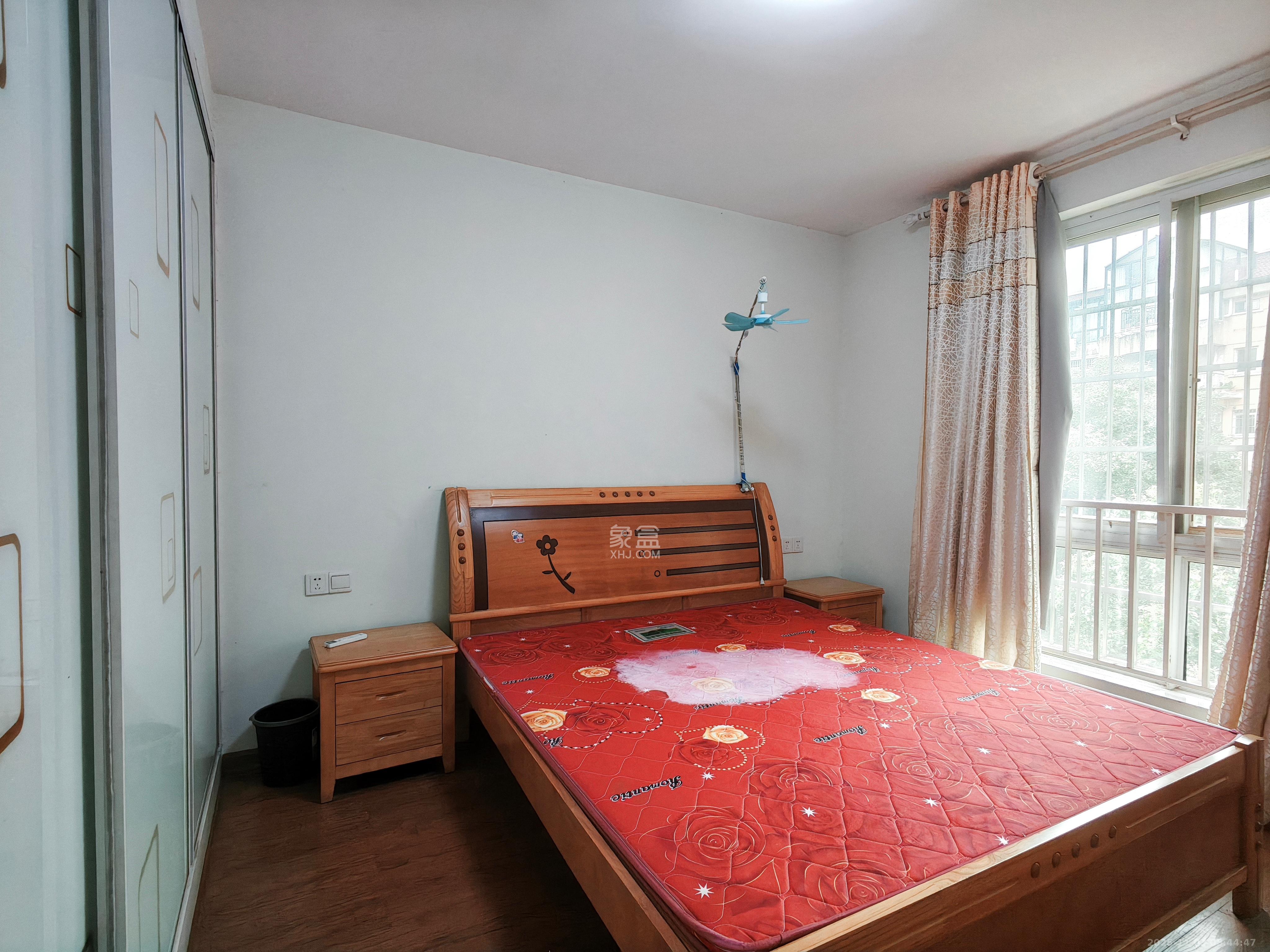 恩瑞麓山名园（龙王港小区）  2室2厅1卫    2300.0元/月室内图