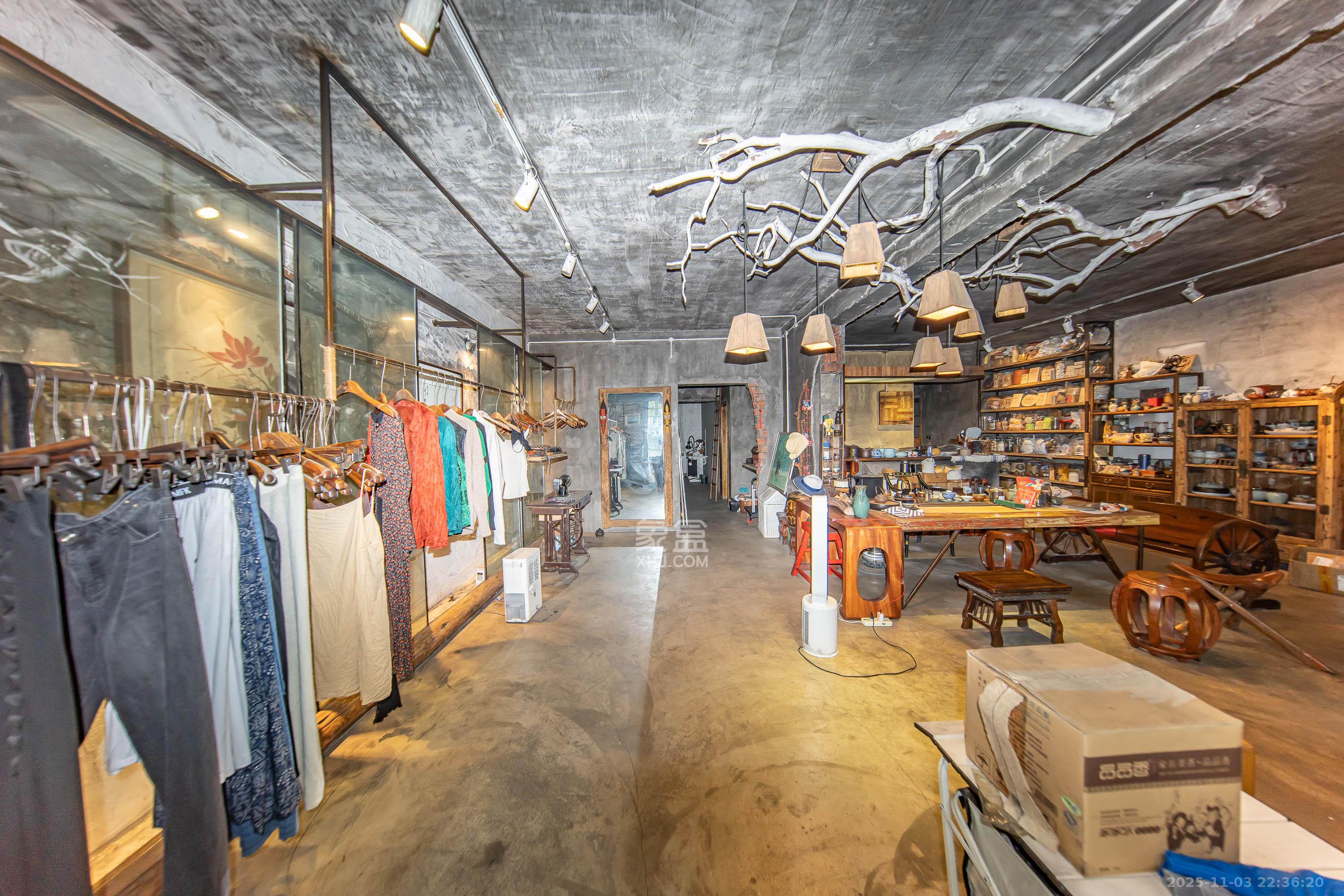 阳光100二期 4室2厅2卫 178.0万 阳光100二期 4室2厅2卫 178.0万客厅