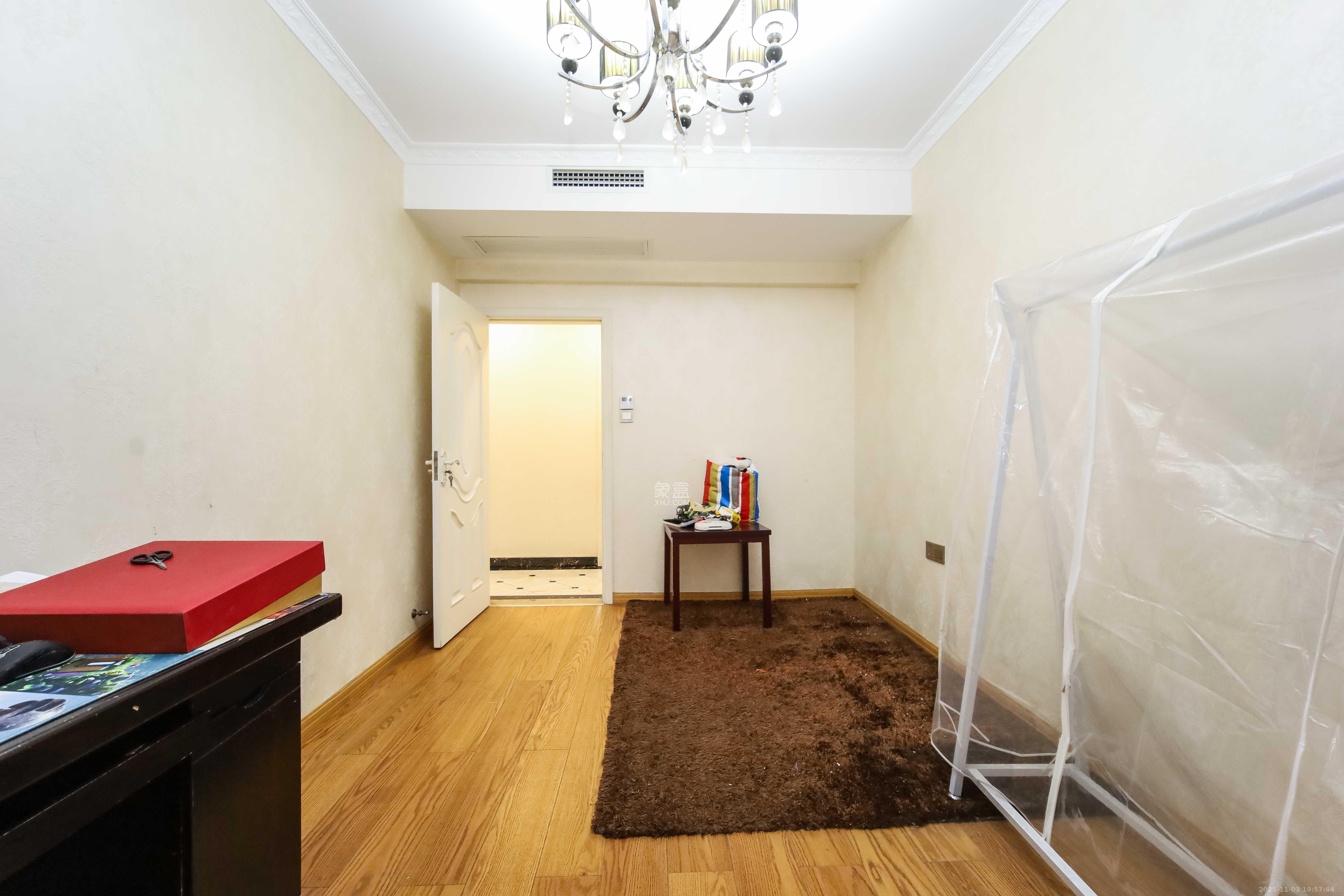 江河双水湾  4室2厅2卫    152.0万卧室