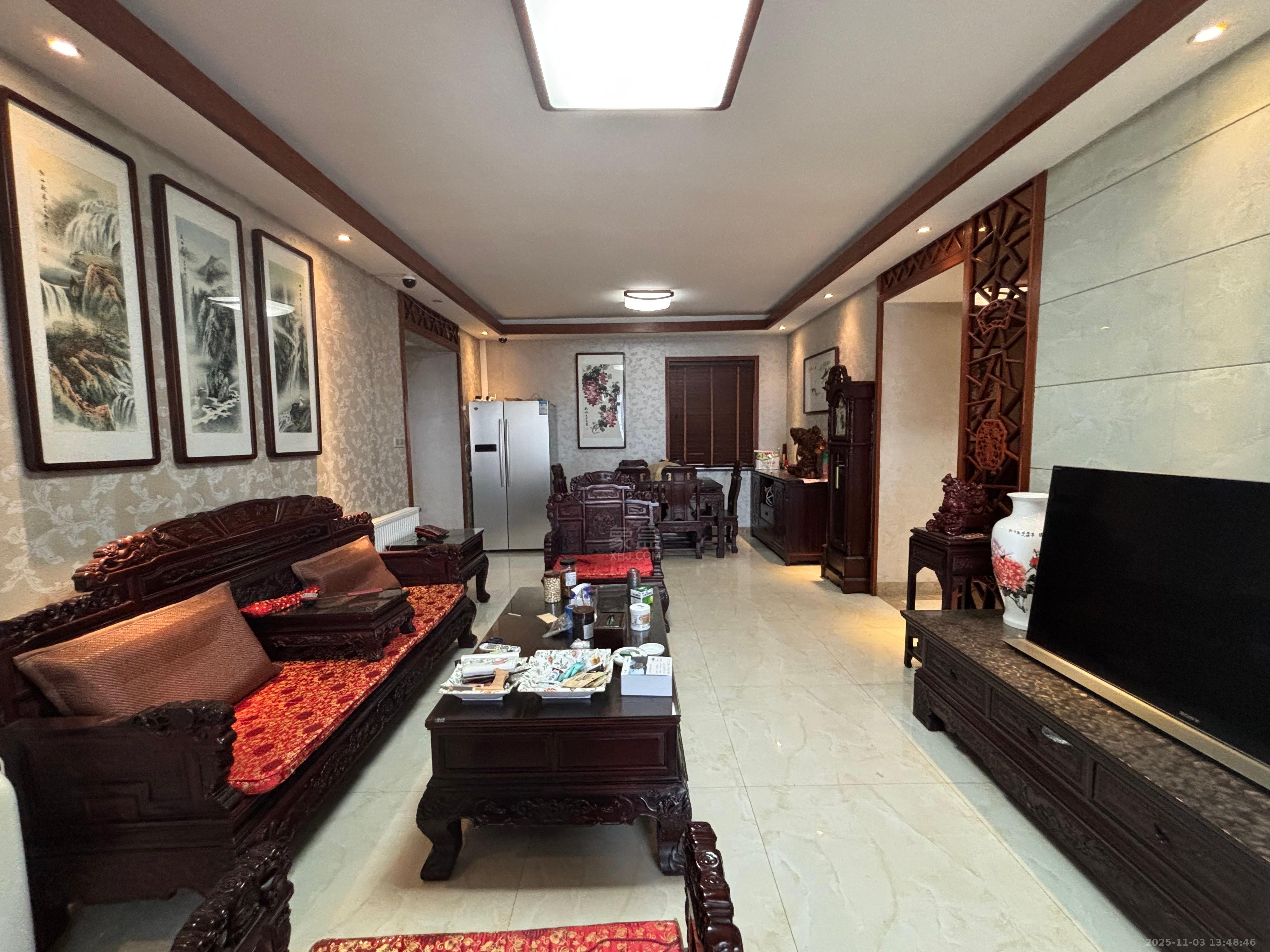 流金岁月-华晨国际  3室2厅2卫    2600.0元/月室内图