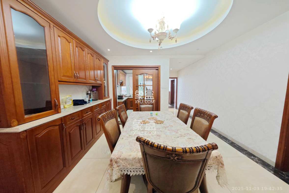 佳天瑞宁花园 3室2厅2卫 140.0万 佳天瑞宁花园 3室2厅2卫 140.0万客厅