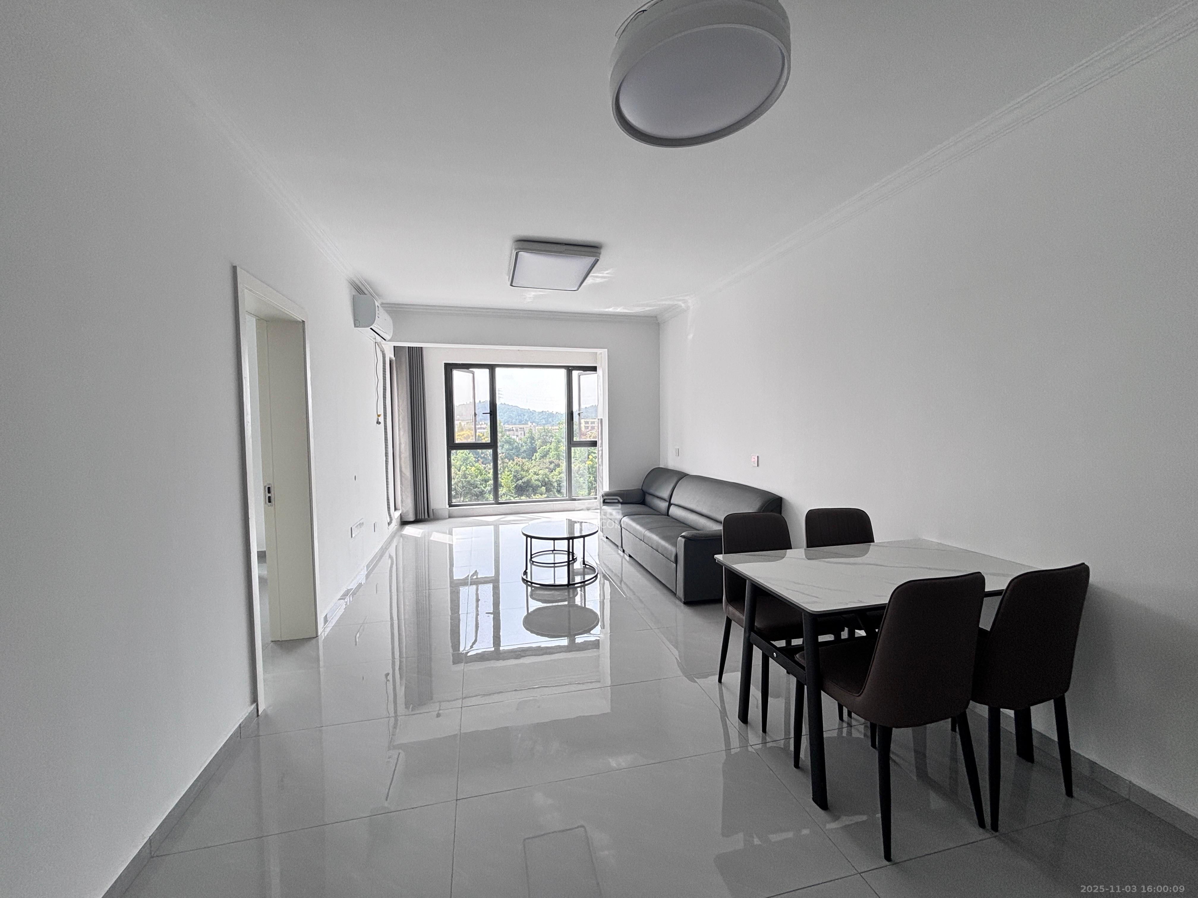 中粮鸿云  3室2厅1卫    1800.0元/月