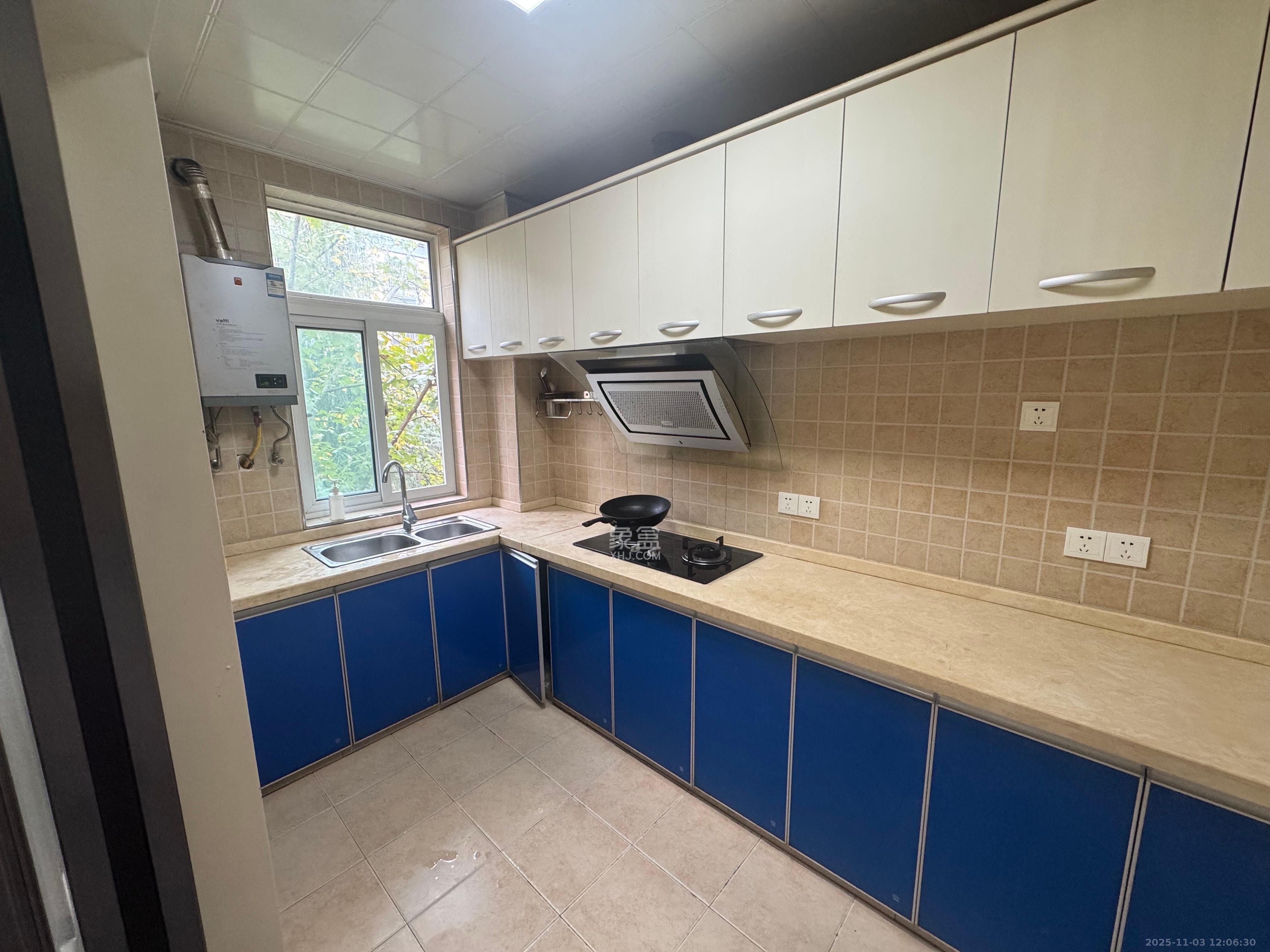 山水湾  3室2厅2卫    1800.0元/月室内图