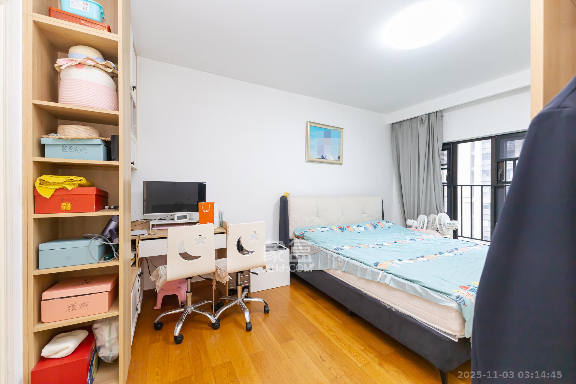 时代倾城三期  3室2厅2卫    95.0万 时代倾城三期  3室2厅2卫    95.0万卧室