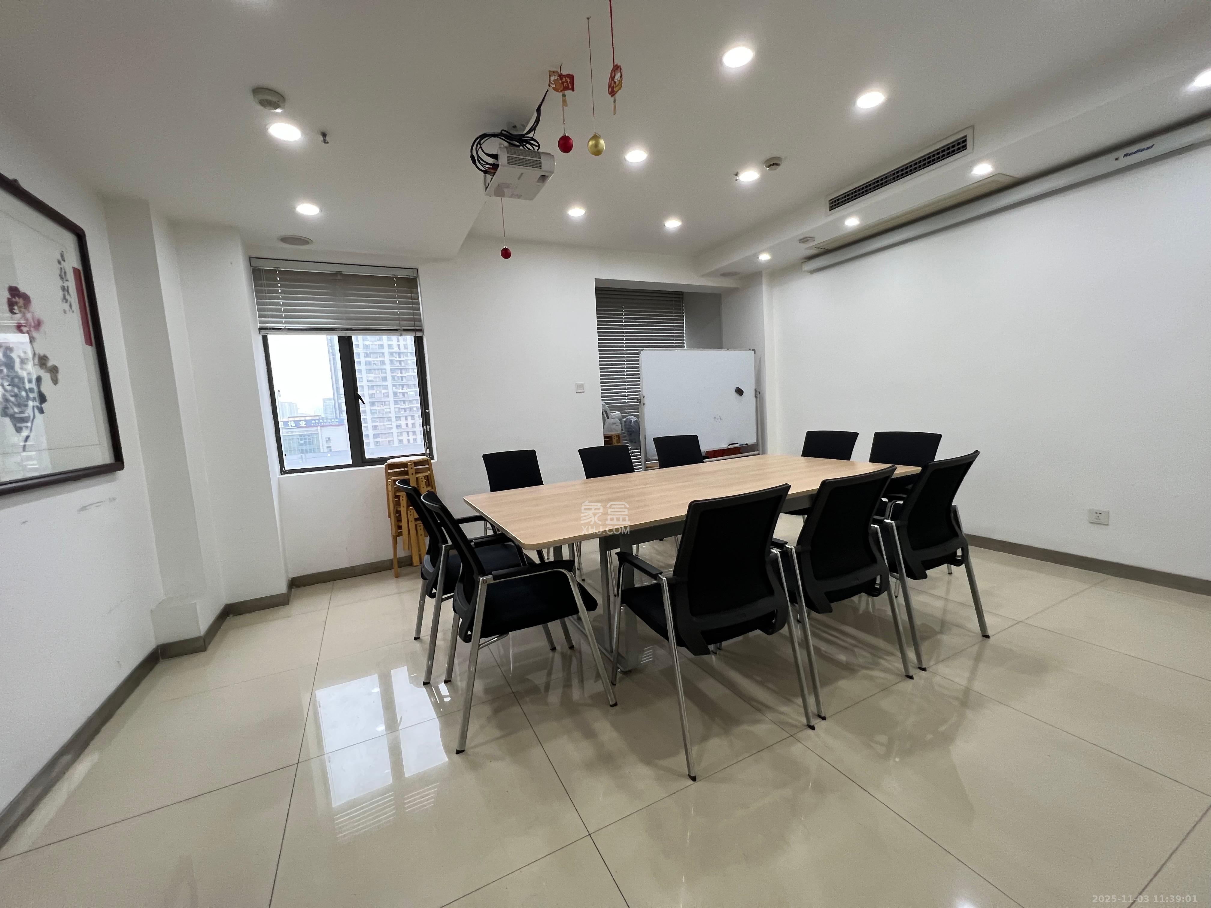 长房中庭国际（东郡华蓉广场）  3室2厅1卫    6200.0元/月室内图