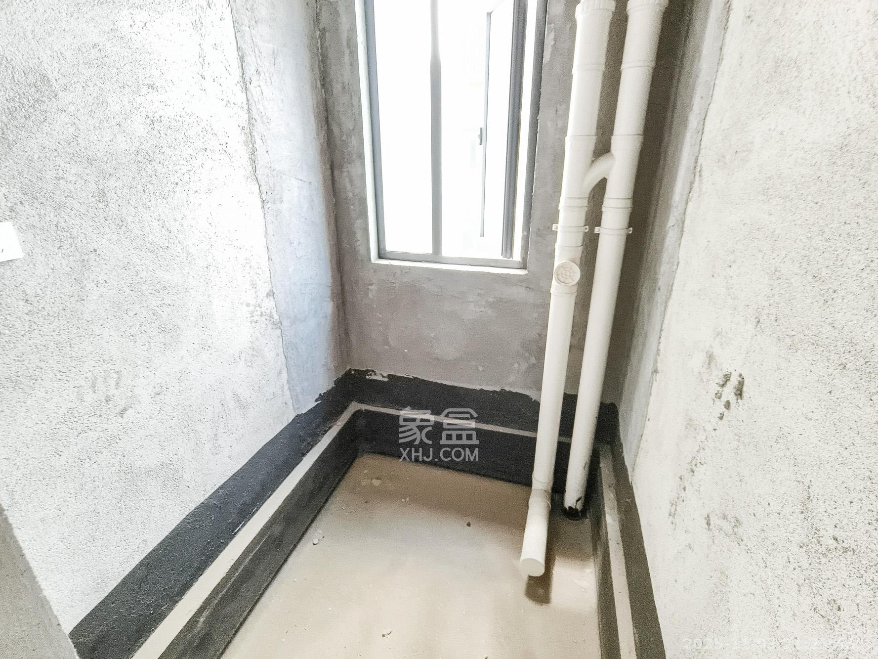 新长海玖龙台 4室2厅2卫 85.0万 新长海玖龙台 4室2厅2卫 85.0万卫生间