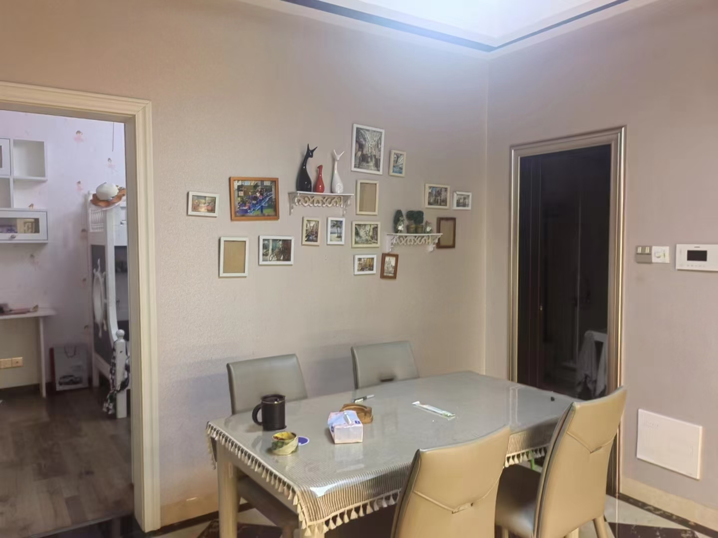 融冠亲城  3室2厅1卫    2700.0元/月室内图