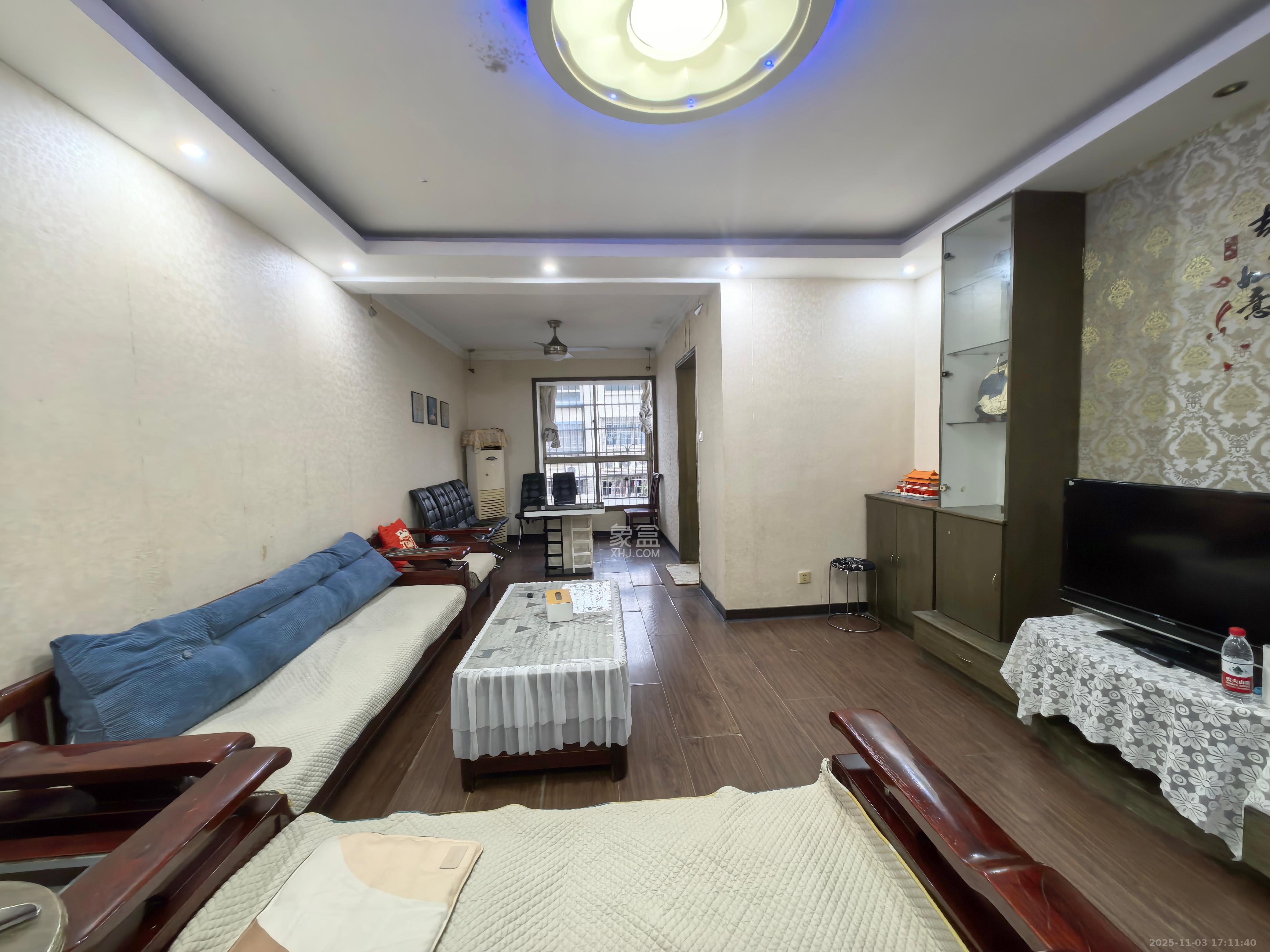 金峰小区南院  3室2厅2卫    1900.0元/月 金峰小区南院  3室2厅2卫    1900.0元/月室内图