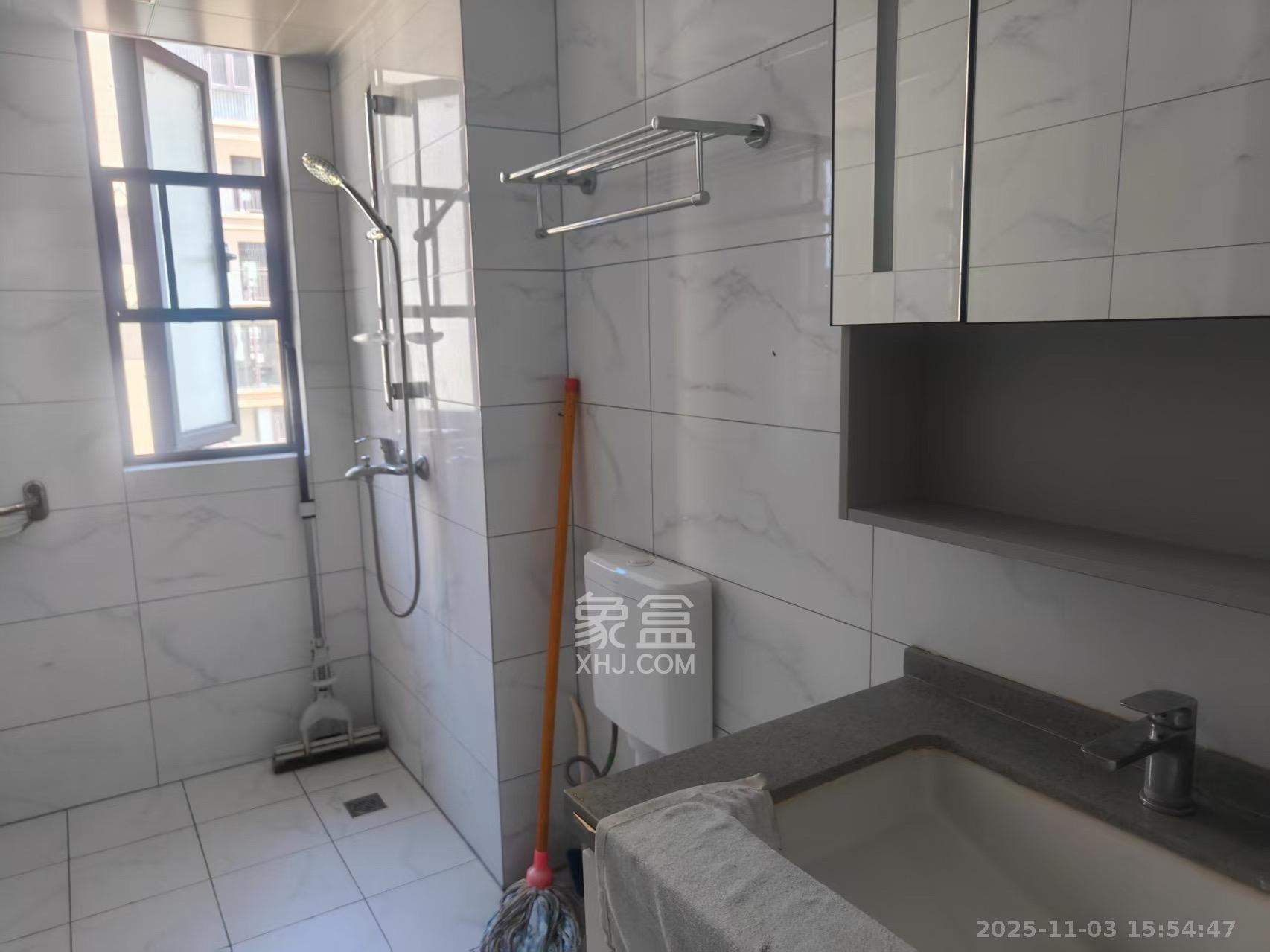 春晖花园  4室2厅2卫    2100.0元/月室内图