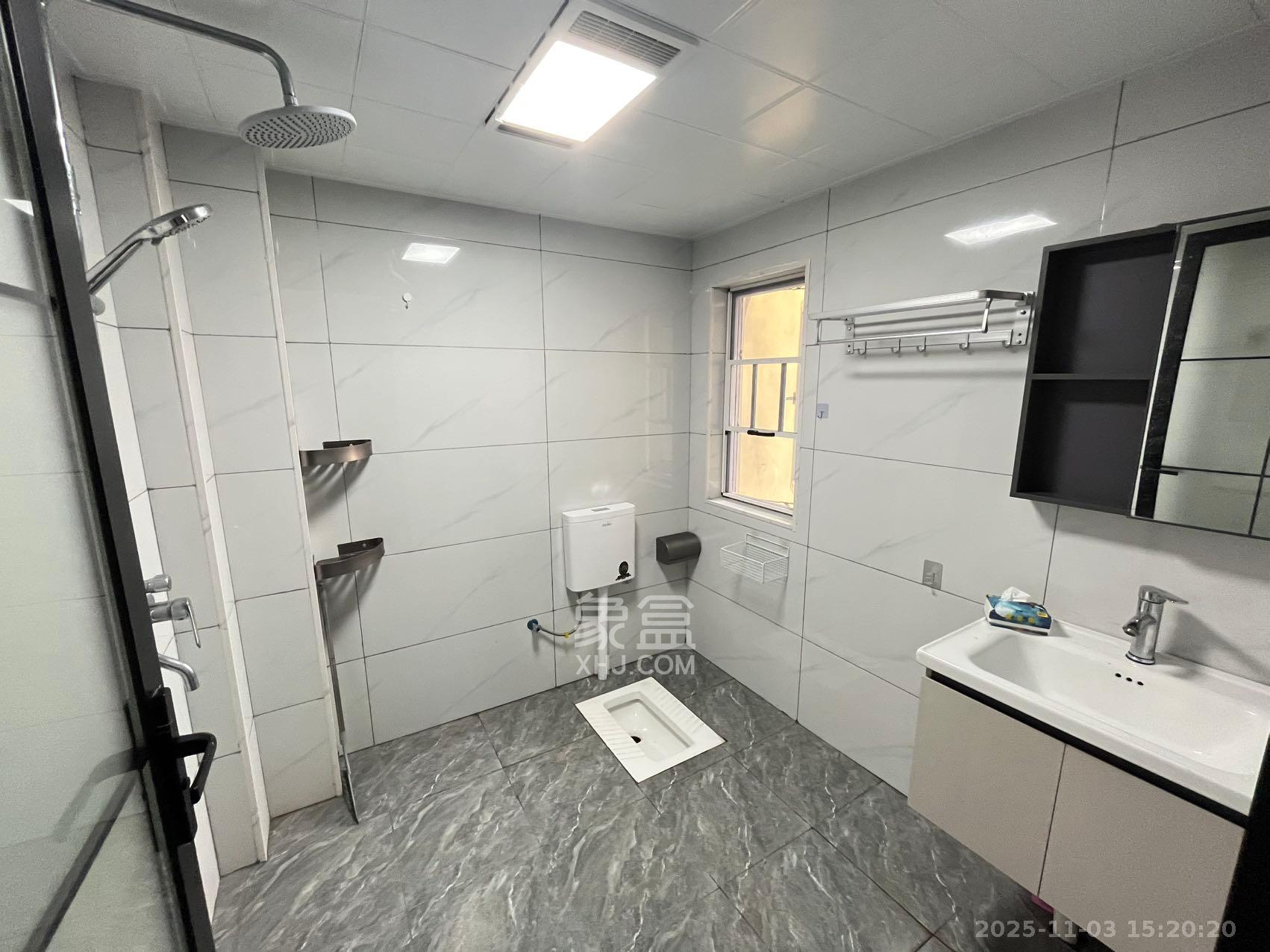 湘荷美苑  3室2厅2卫    2000.0元/月室内图