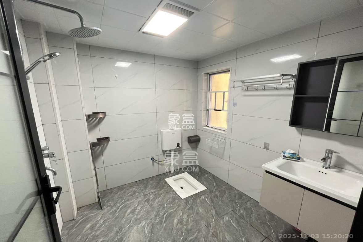 湘荷美苑 3室2厅2卫 2000.0元/月 湘荷美苑 3室2厅2卫 2000.0元/月室内图