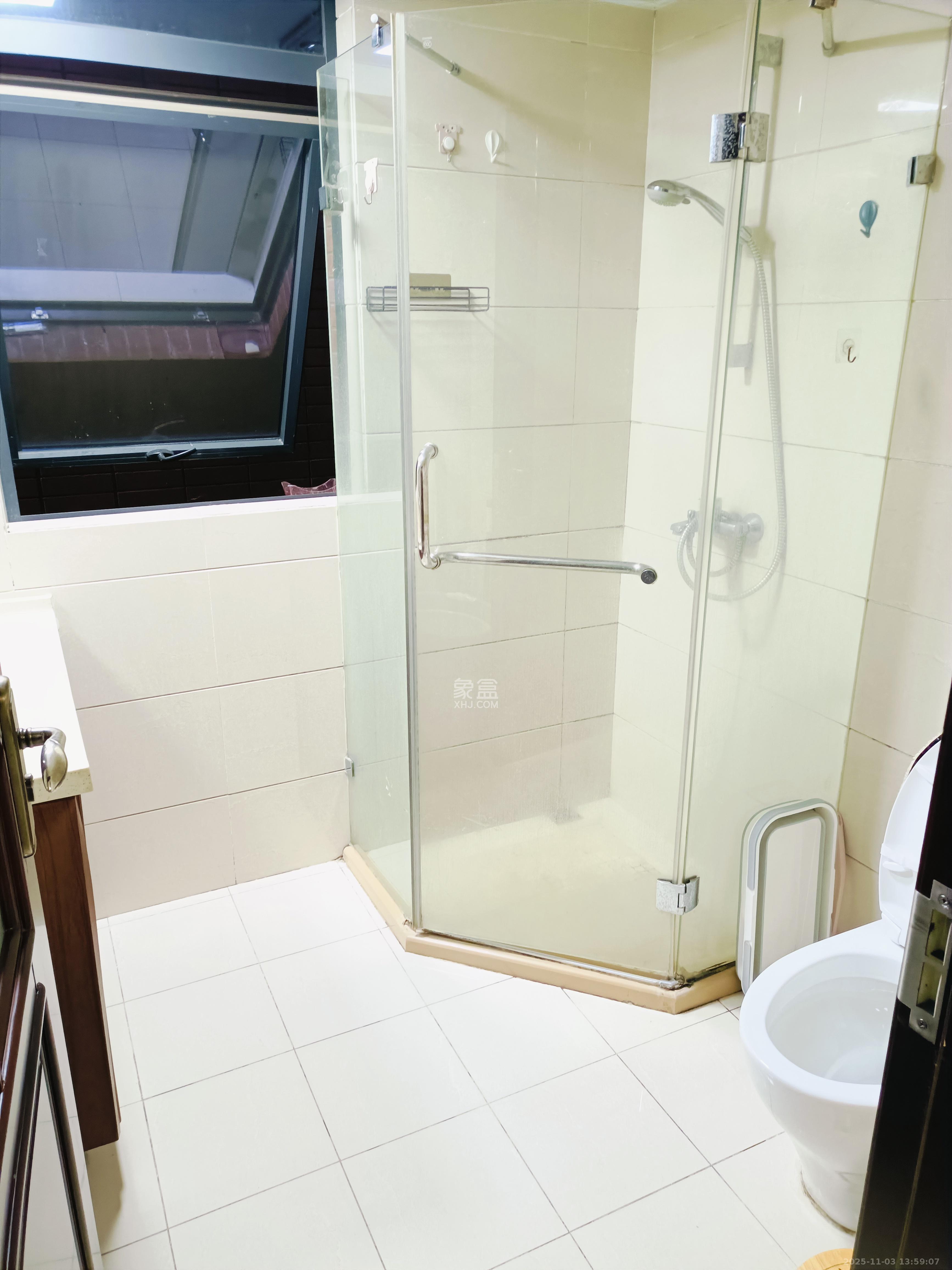 公园9号  2室1厅1卫    3500.0元/月室内图