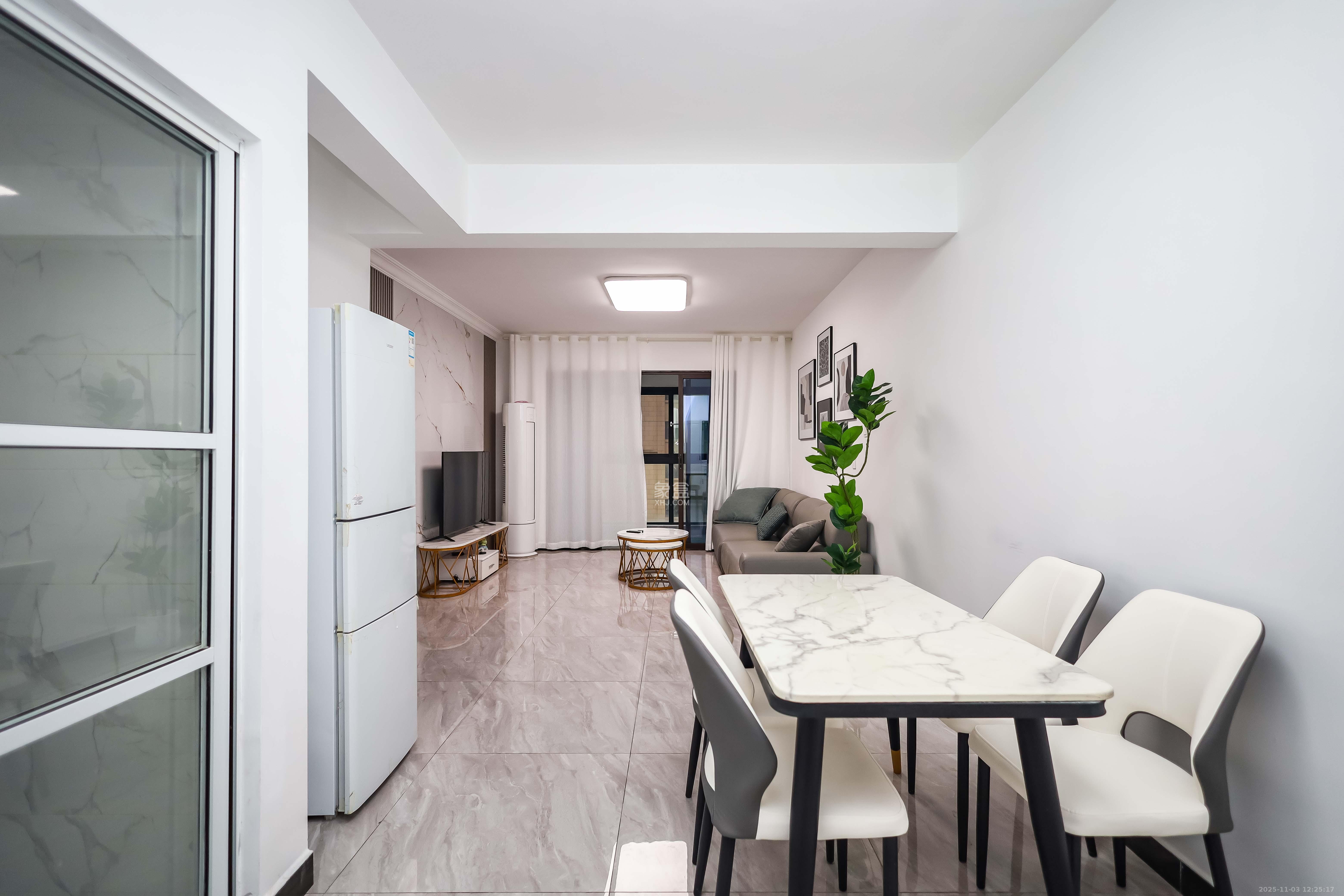 奥克斯缔壹城  3室2厅2卫    98.8万客厅